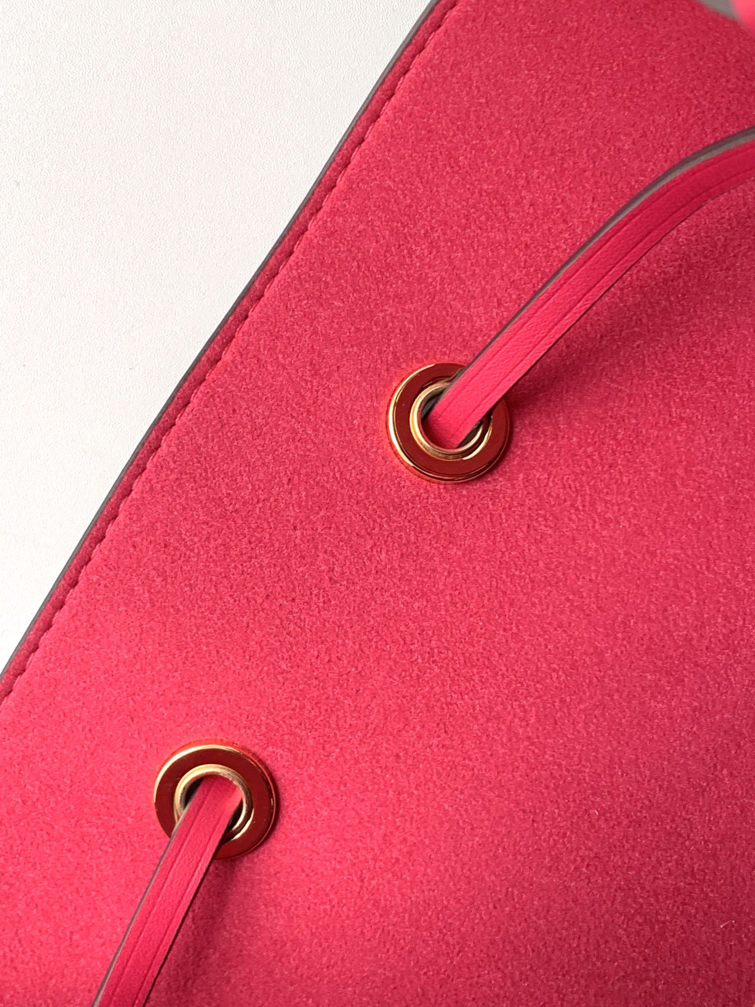 Louis Vuitton NéoNoé Bucket Bag in Monogram Canvas - Image 8