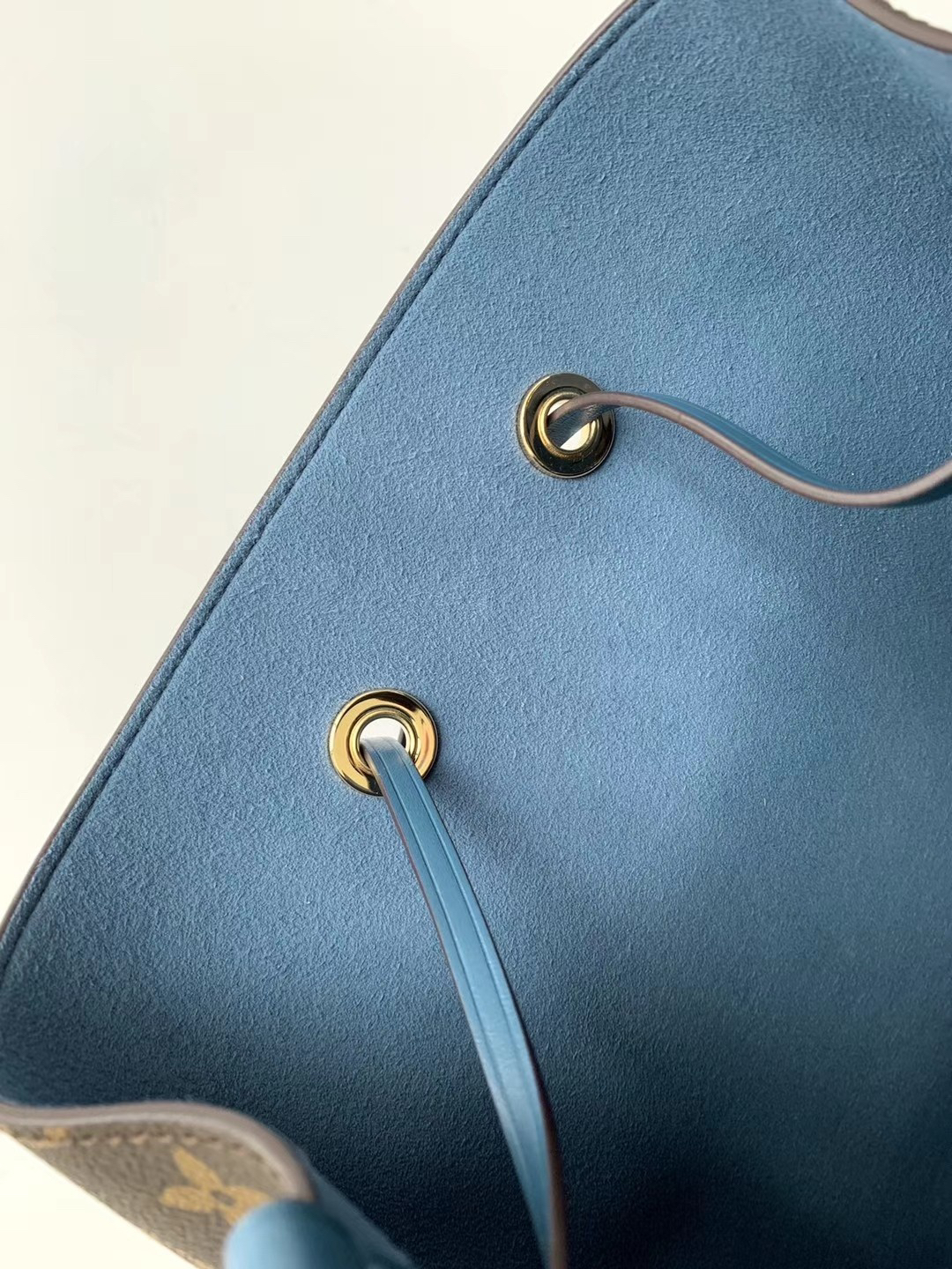 Louis Vuitton NéoNoé Bucket Crossbody Bag M44022 - Image 8