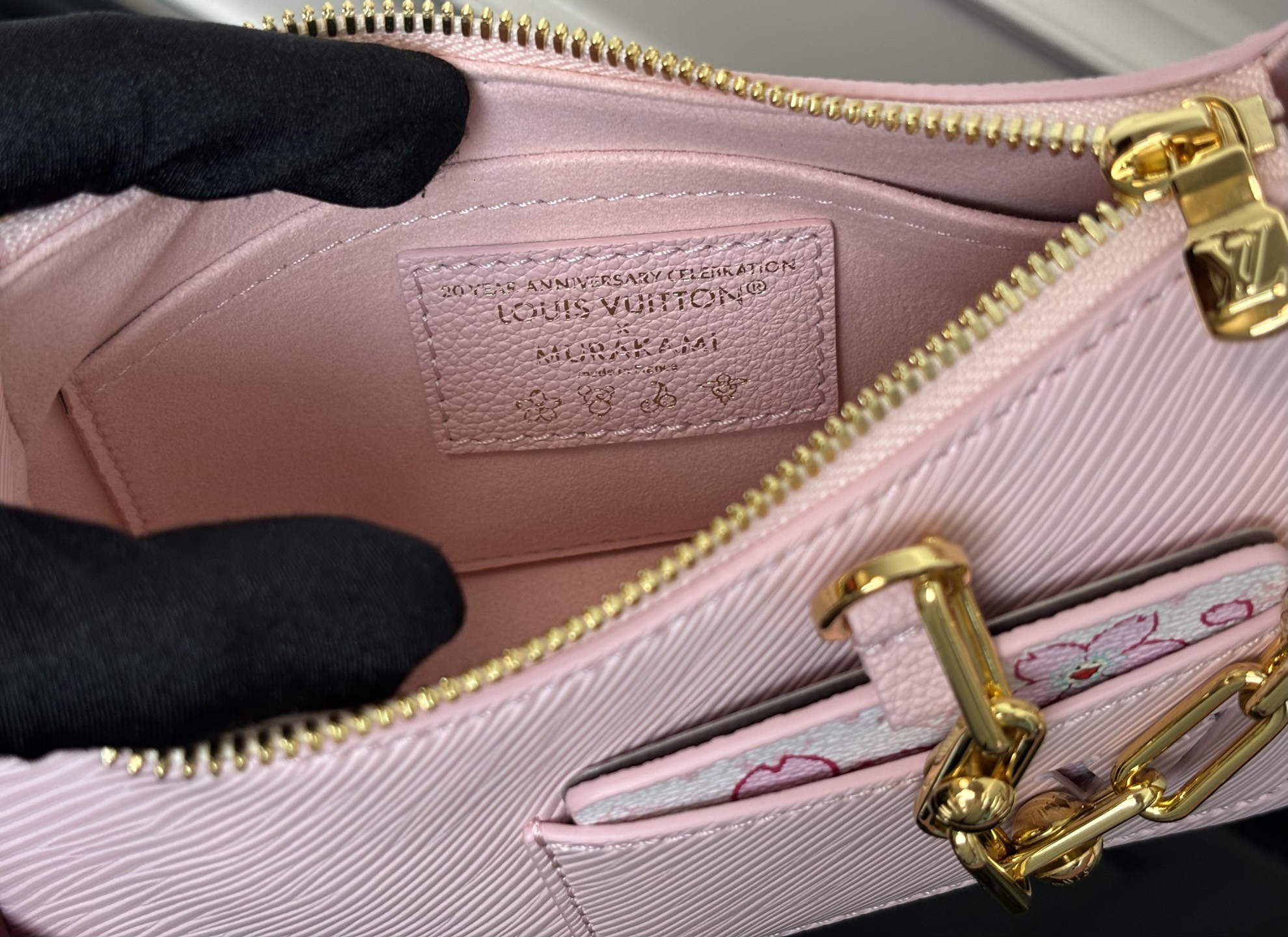 Louis Vuitton x Takashi Murakami M13101 Pink Epi Leather Crossbody Bag - Image 8