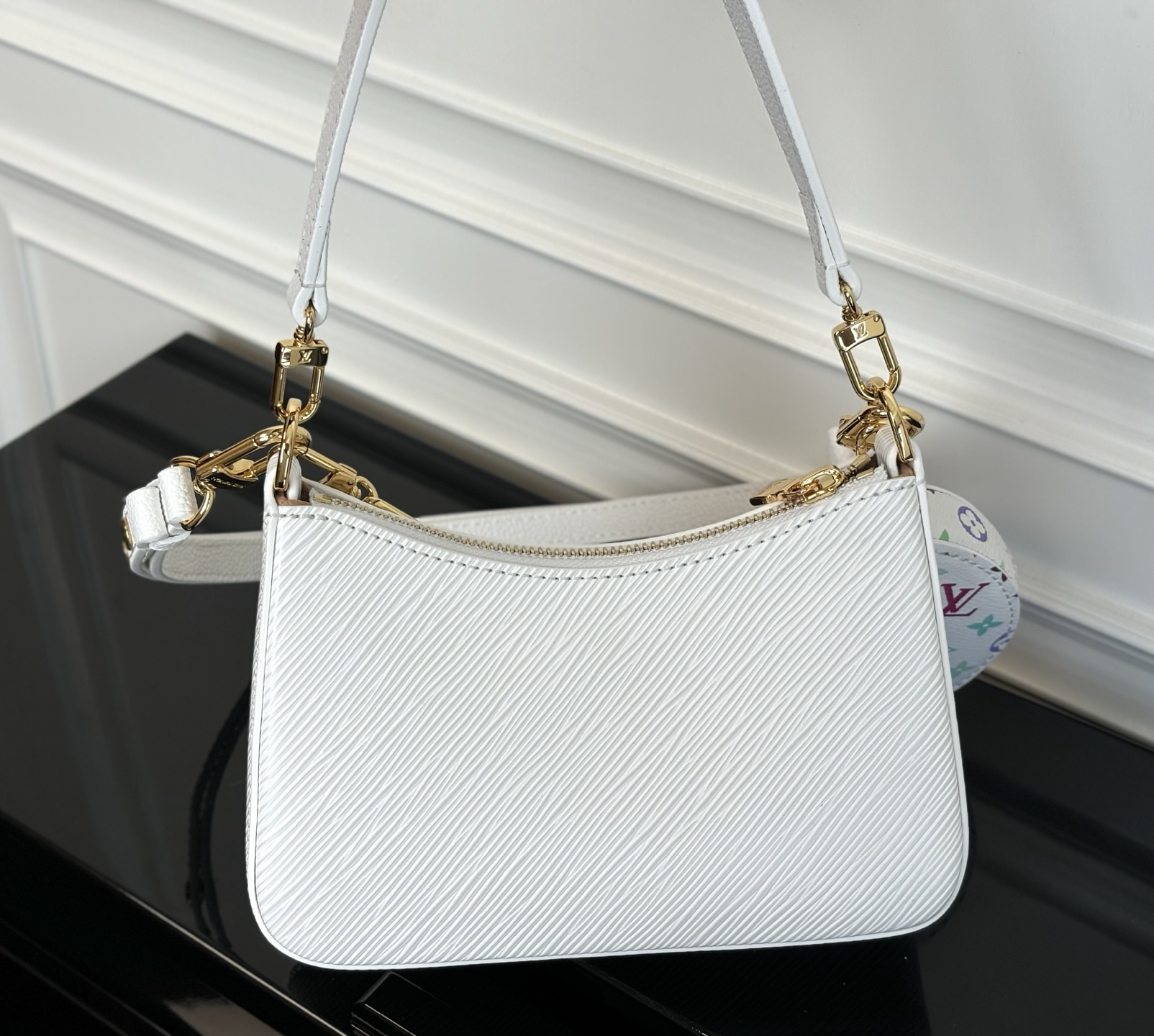 Marellini M13099 White Crossbody Bag - Image 8