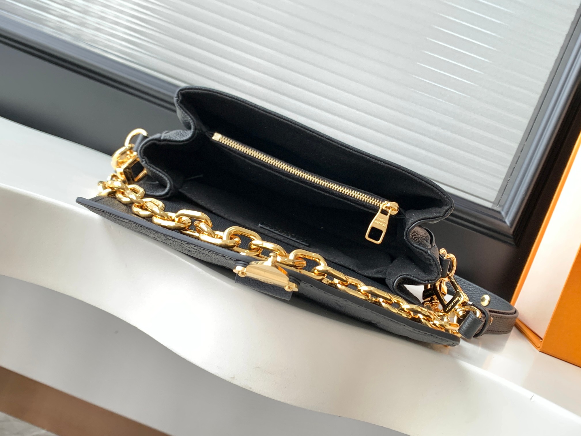 Louis Vuitton Pochette Métis East West Handbag - Image 8