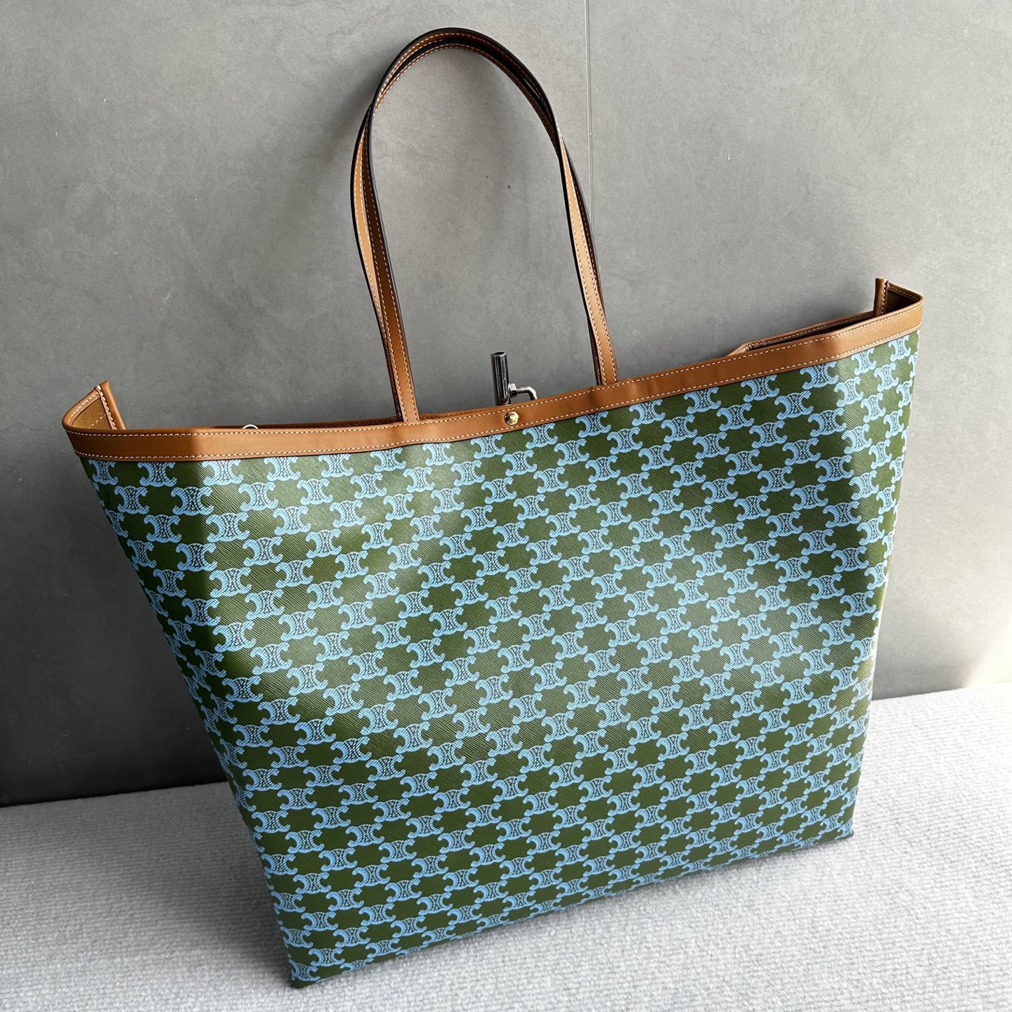 FLAT SHOER Logo-Print Oversized Tote Bag - Image 8