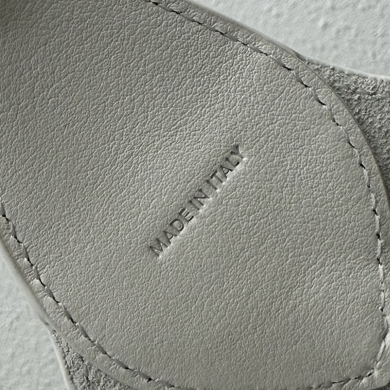 White Leather Hobo Crossbody Bag - Image 8