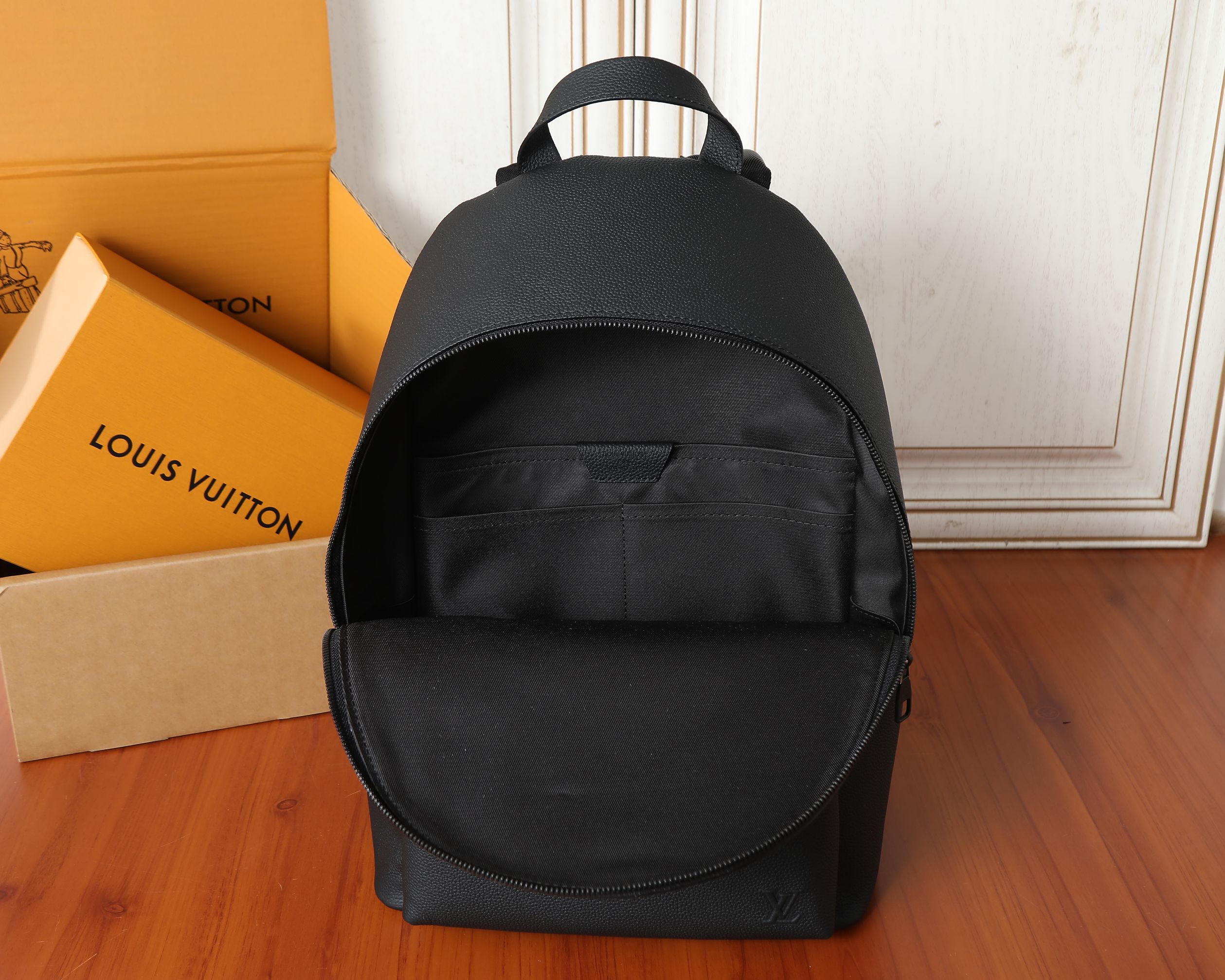 Louis Vuitton Discovery Work Shoulder Bag - Image 8