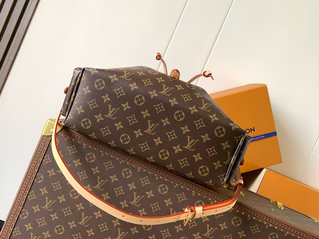 Louis Vuitton Odyssee Medium Crossbody Bag - Image 8