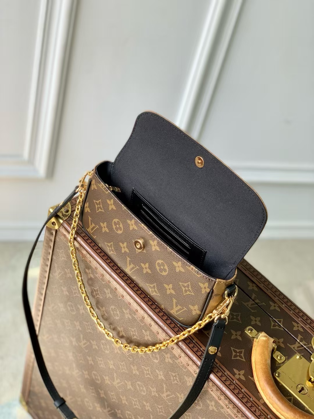 Louis Vuitton Wallet On Chain Ivy Shoulder Bag in Monogram Reverse - Image 8