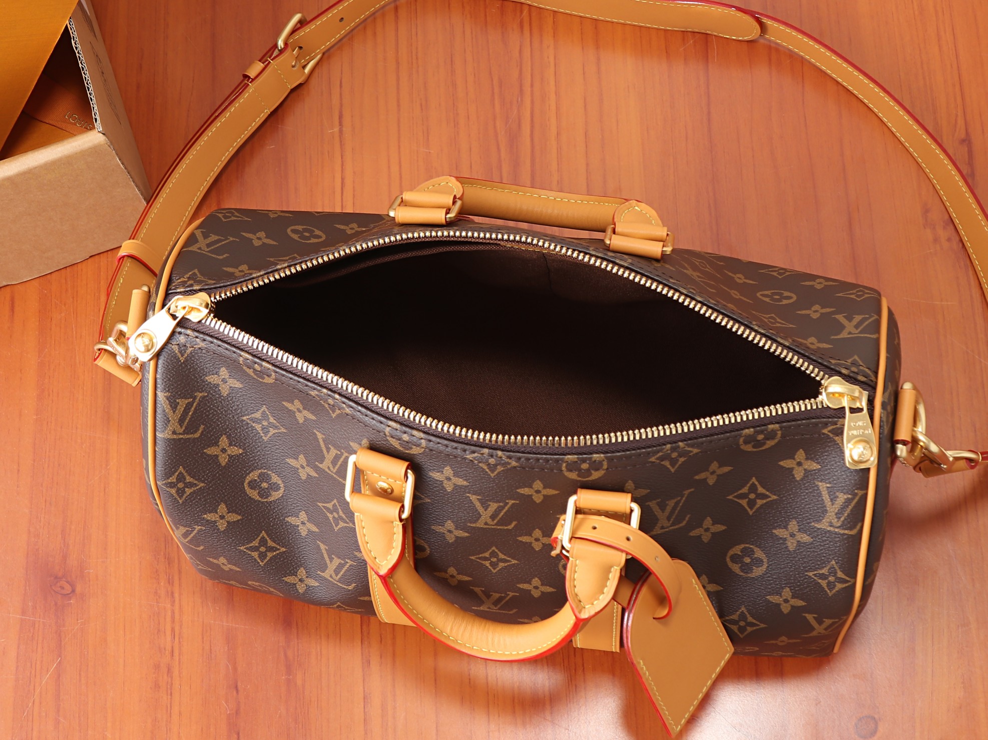 Louis Vuitton Keepall Bandoulière 35 Travel Bag - Image 8