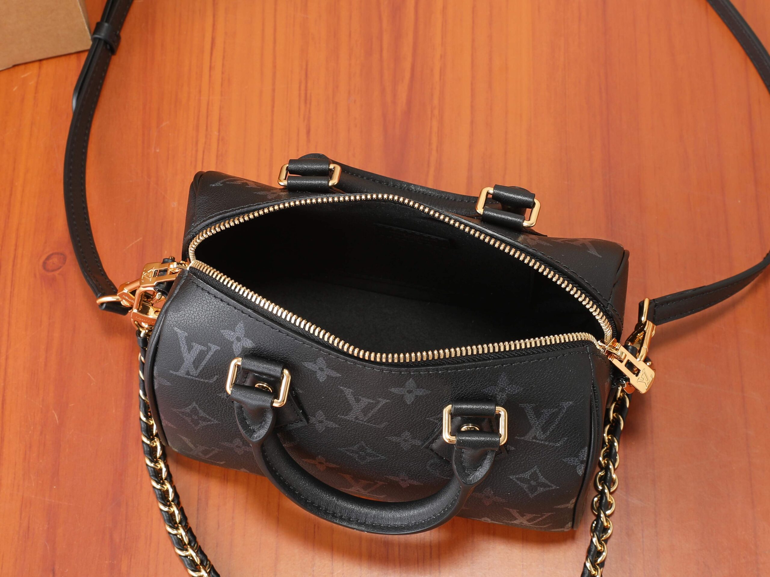 Louis Vuitton Speedy Bandoulière 20 Handbag in Monogram Ink - Image 8