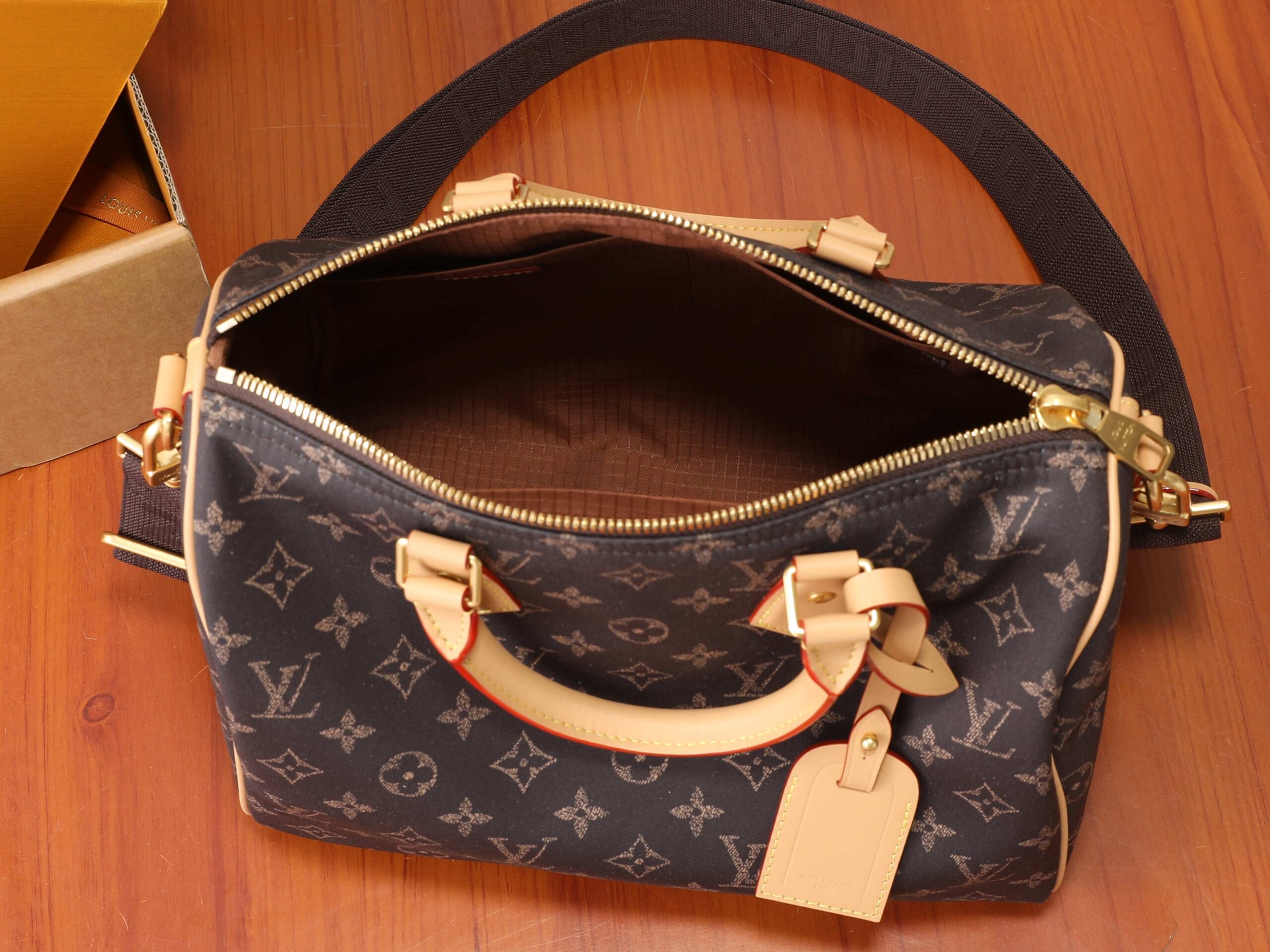 Louis Vuitton Speedy Bandoulière 30 Monogram Handbag - Image 8
