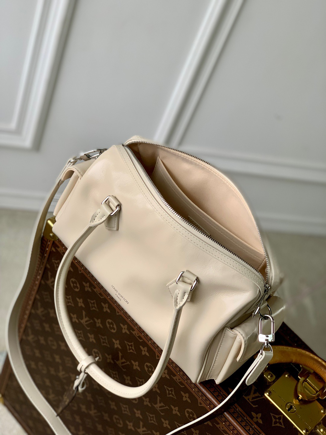 Louis Vuitton Speedy Cargo Handbag - Image 8