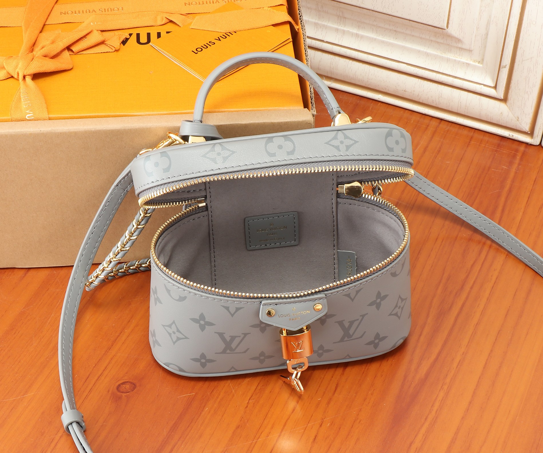 Louis Vuitton Vanity Chain Pouch M12427 - Image 8