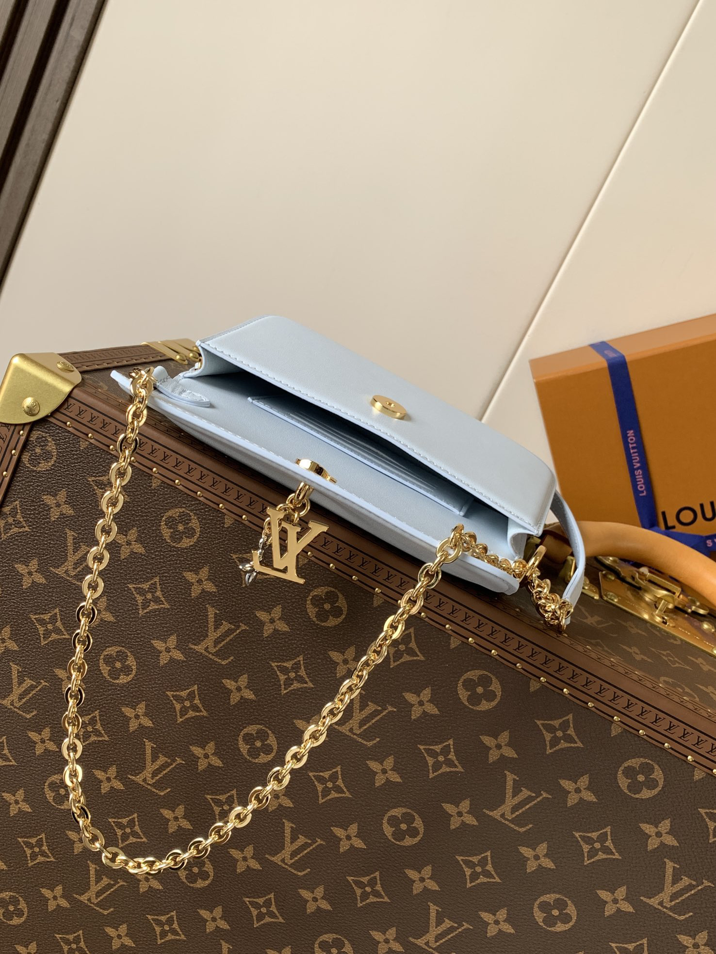 Louis Vuitton LV Bloom Wallet On Chain Bag - Image 8