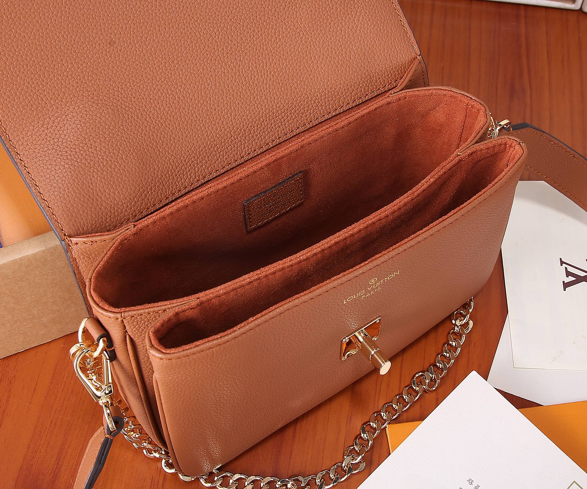 Oxford Leather Crossbody Bag with Detachable Straps - Image 8