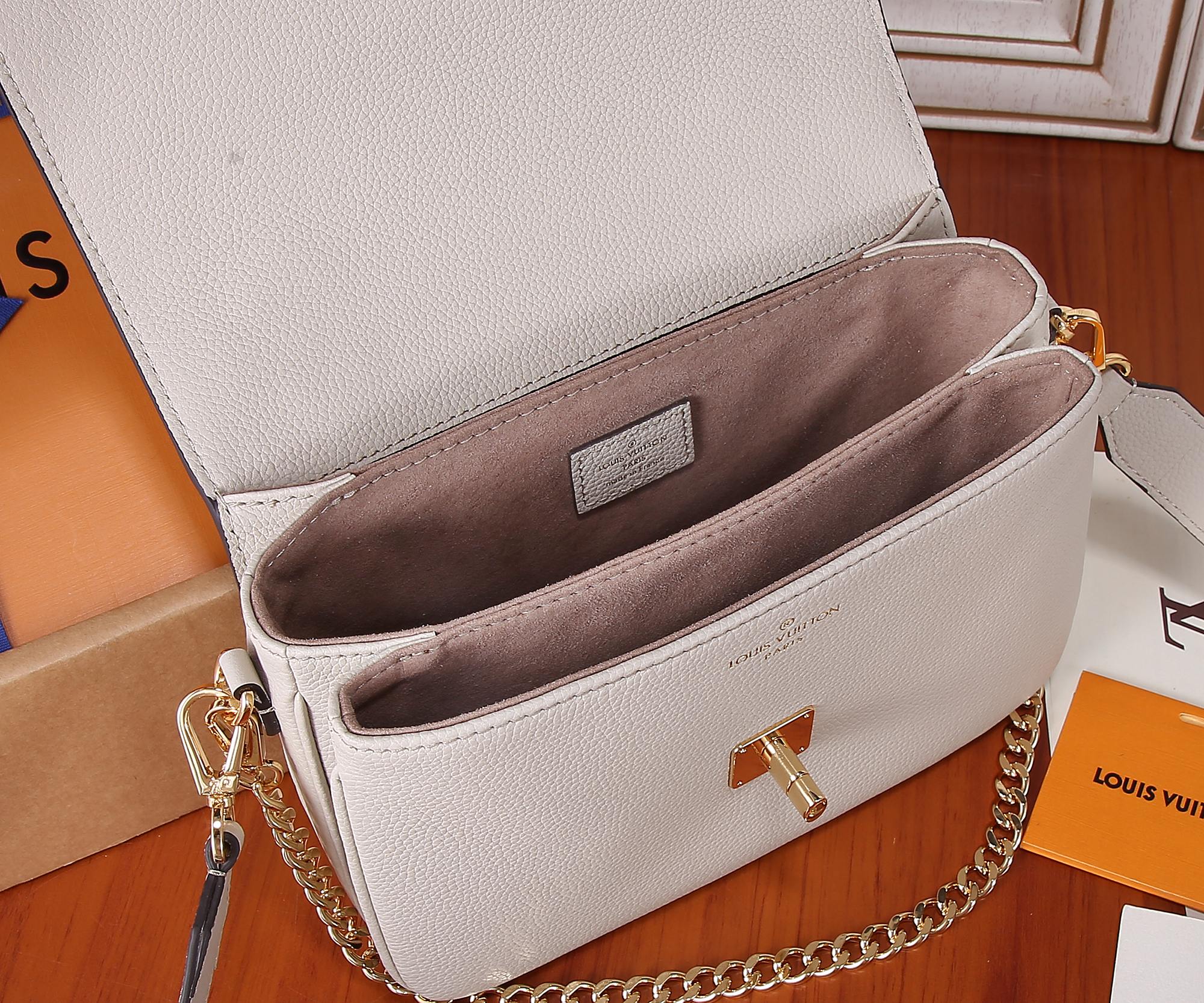 Oxford Handbag with LV Twist Closure, Model M22792 - Image 8