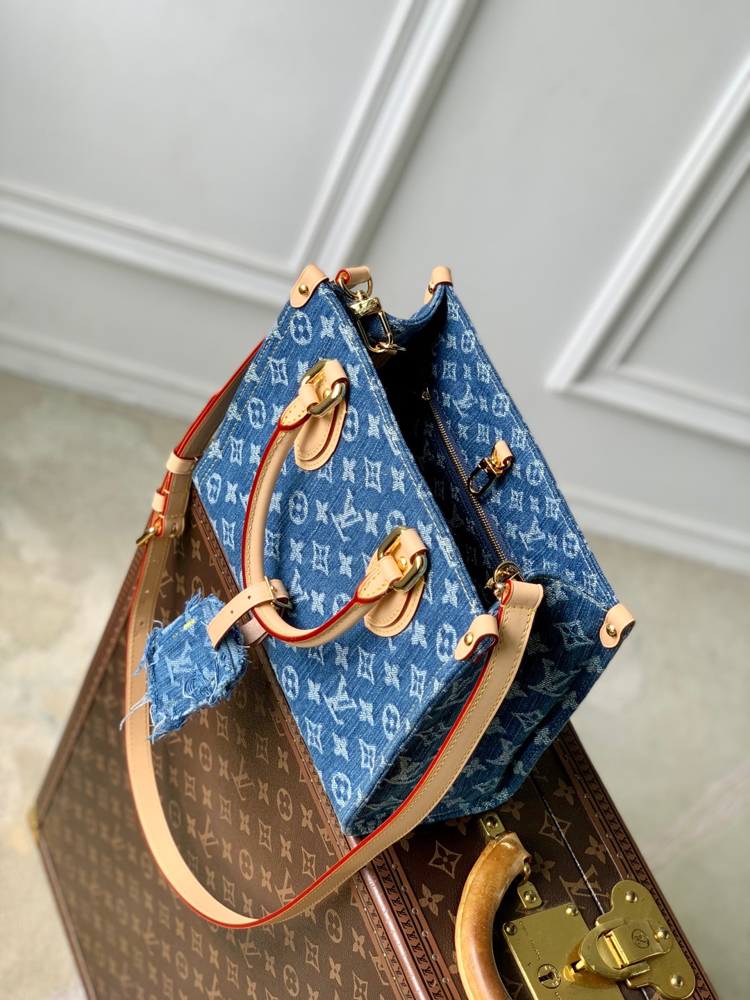 Louis Vuitton OnTheGo Small Handbag M14633 - Image 8