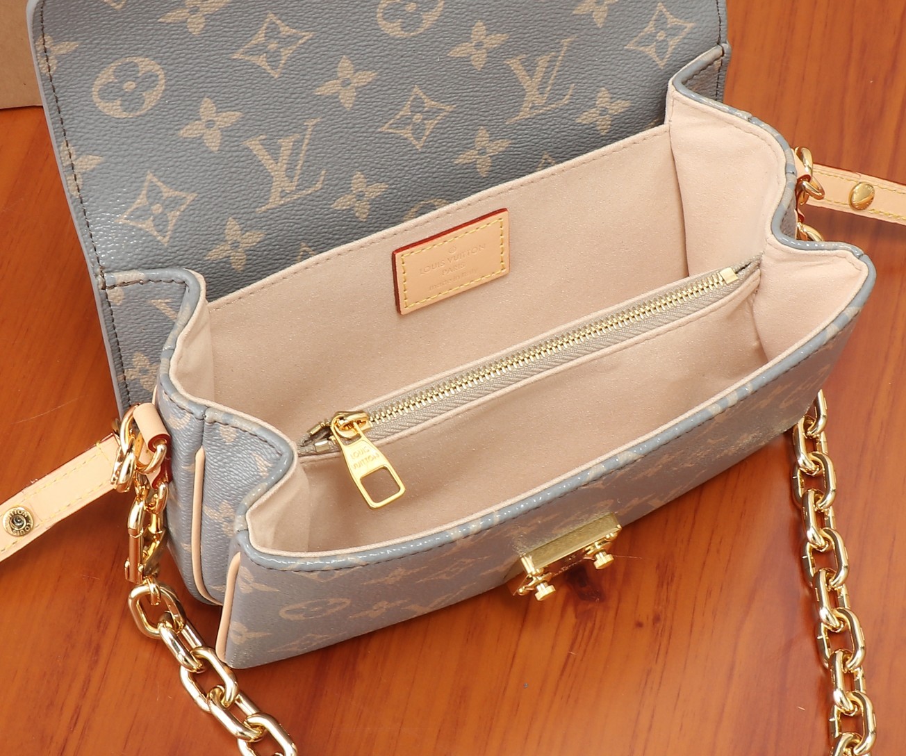 Pochette Métis East West Monogram Crossbody Bag - Image 8