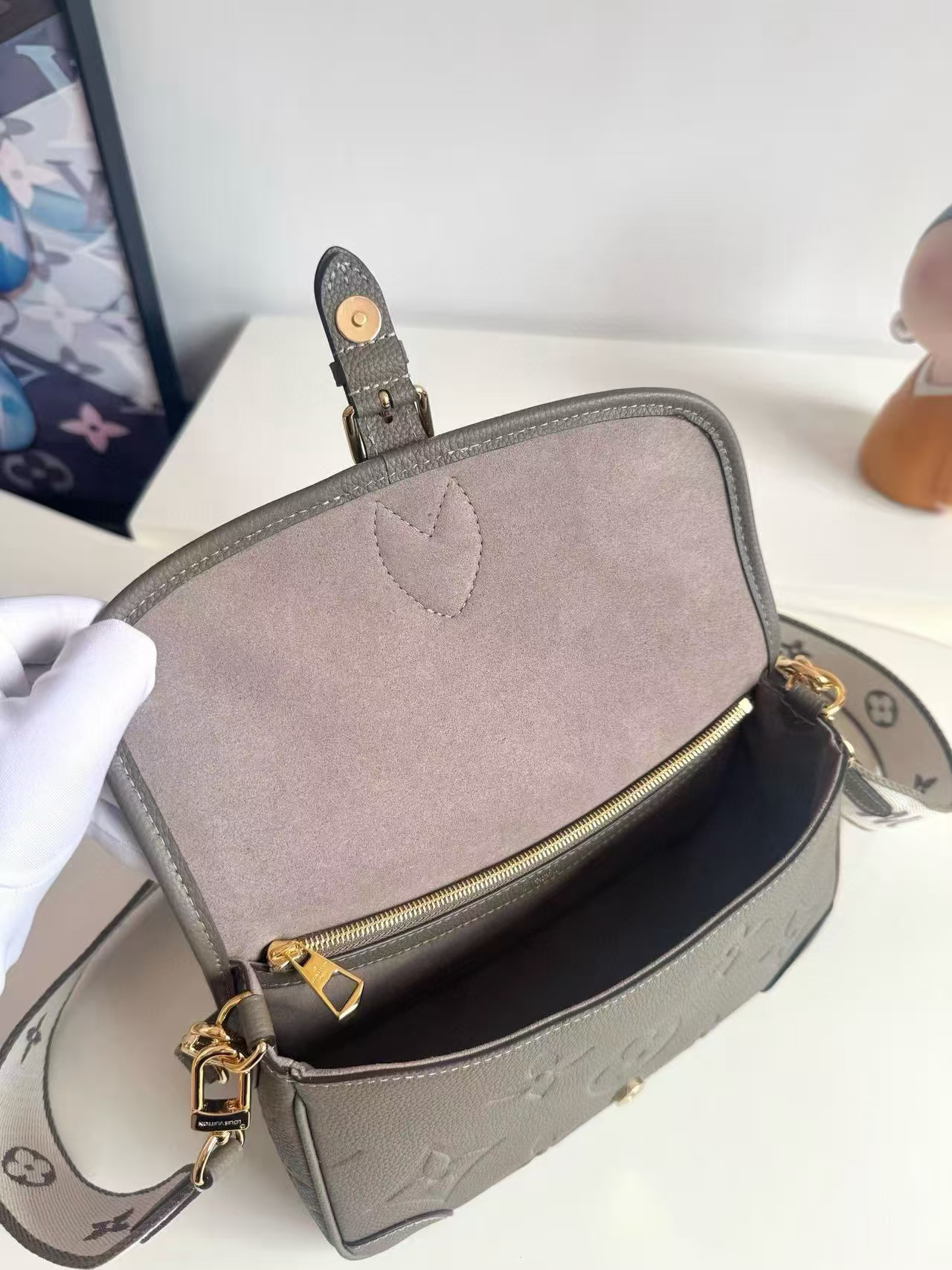 Louis Vuitton Diane Handbag in Monogram Empreinte Leather - Image 8
