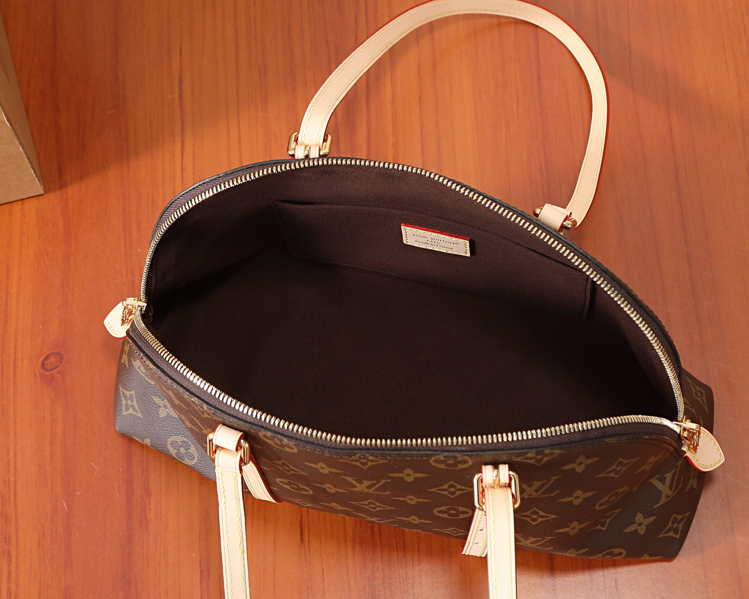 Louis Vuitton Squire Monogram Handbag - Image 8