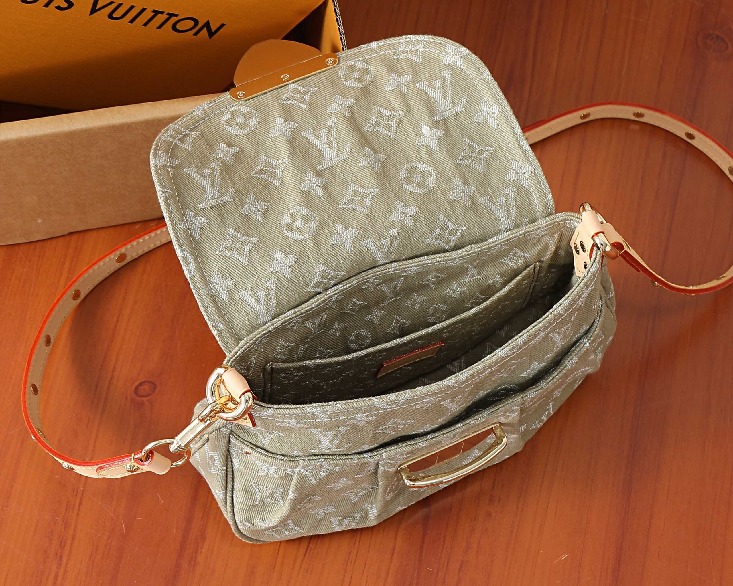 Sunset Rendez-Vous Denim Shoulder Bag - Image 8