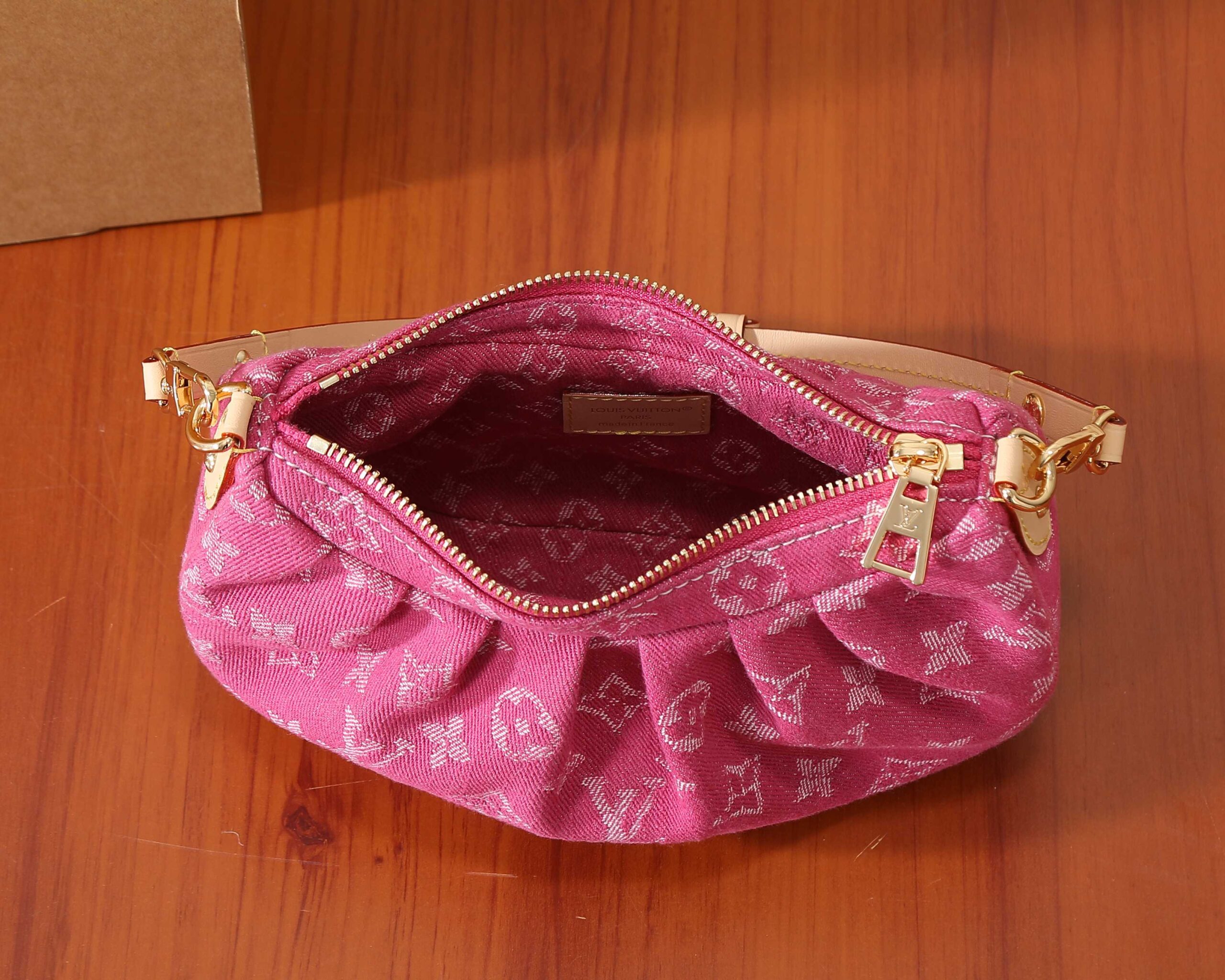 Louis Vuitton Pochette Valley Handbag - Image 8