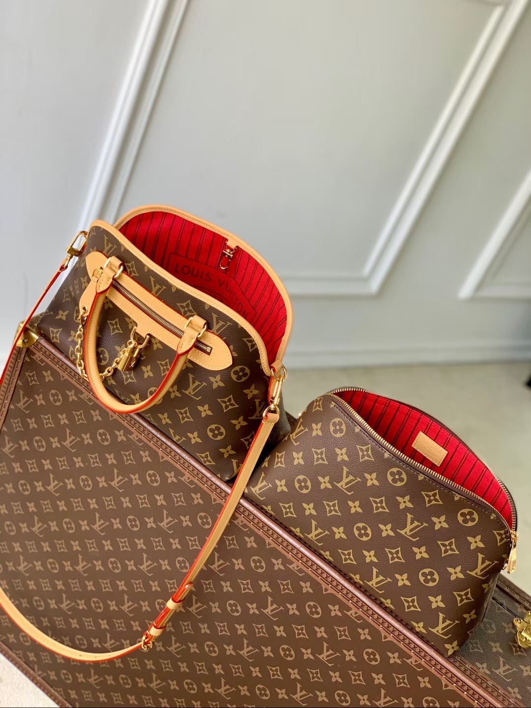 Louis Vuitton Ever More PM Monogram Handbag - Image 8
