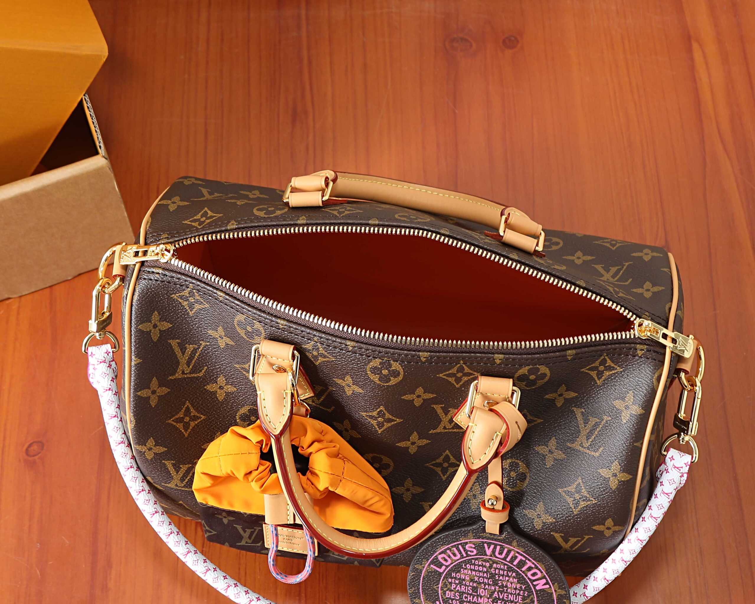 Louis Vuitton Speedy Soft 30 Handbag - Image 8