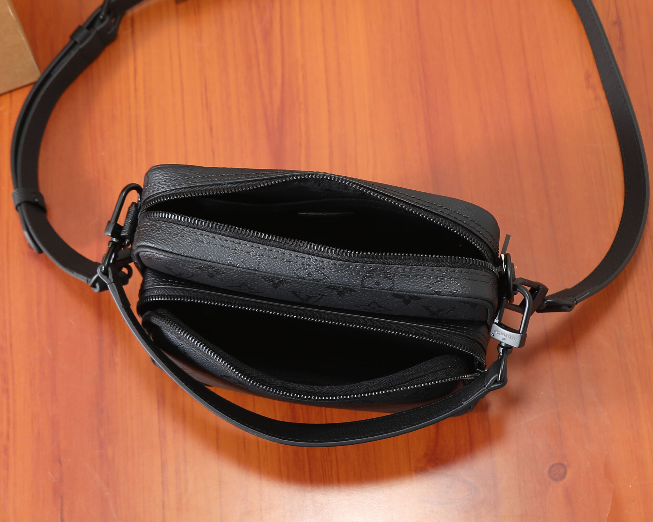 Louis Vuitton Nil Crossbody Bag M26783 - Image 8