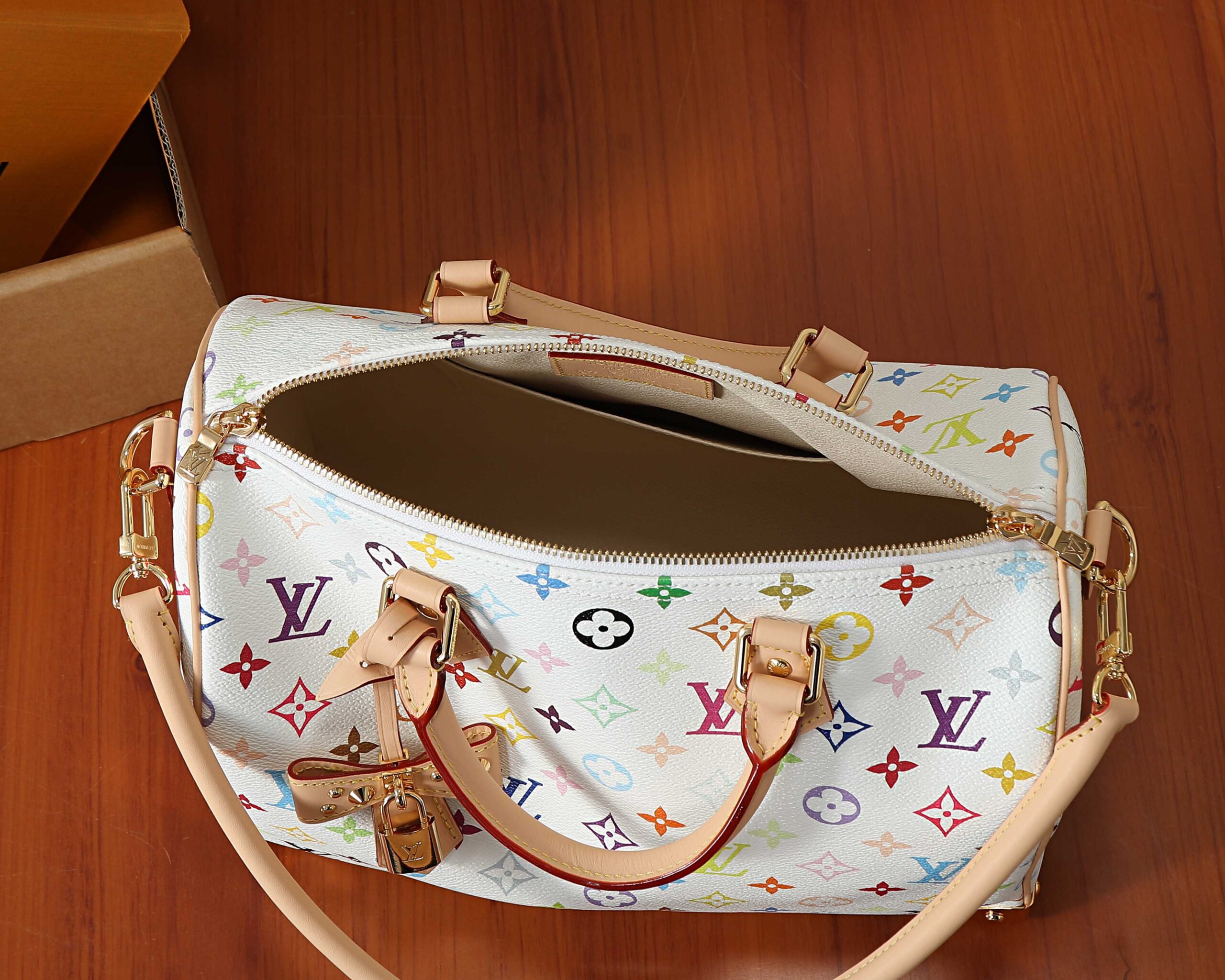 Louis Vuitton Speedy Soft 30 Handbag - Image 8