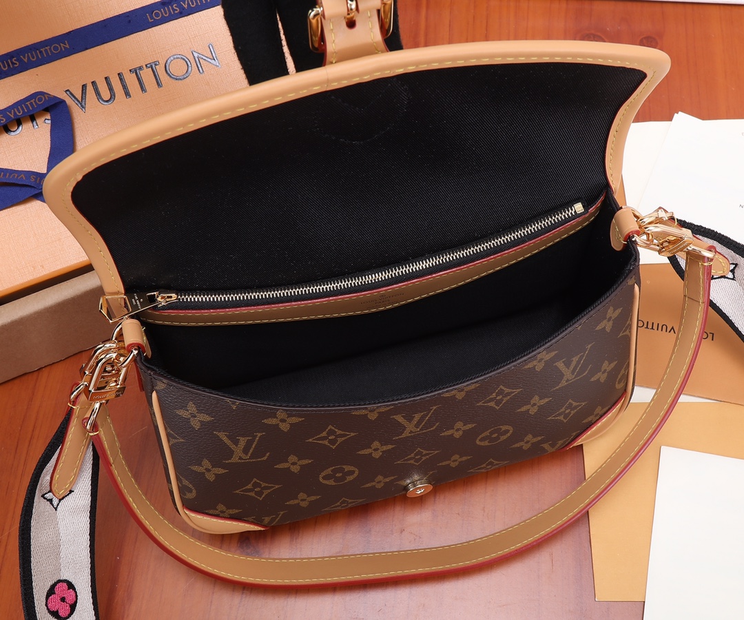 Louis Vuitton Diane Monogram Canvas Shoulder Bag - Image 8