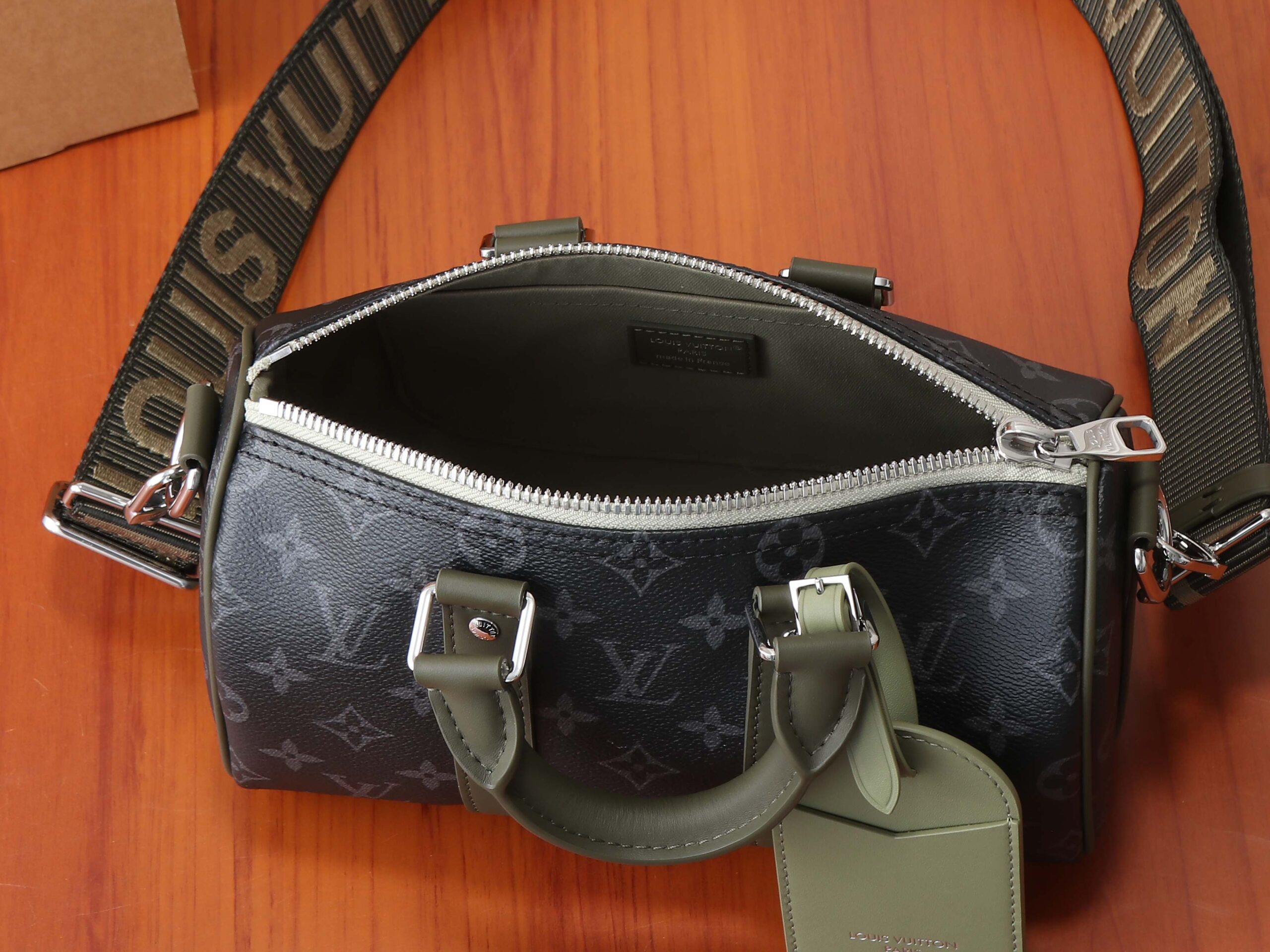Louis Vuitton Keepall Bandoulière 25 Travel Bag in Monogram Eclipse Canvas - Image 8
