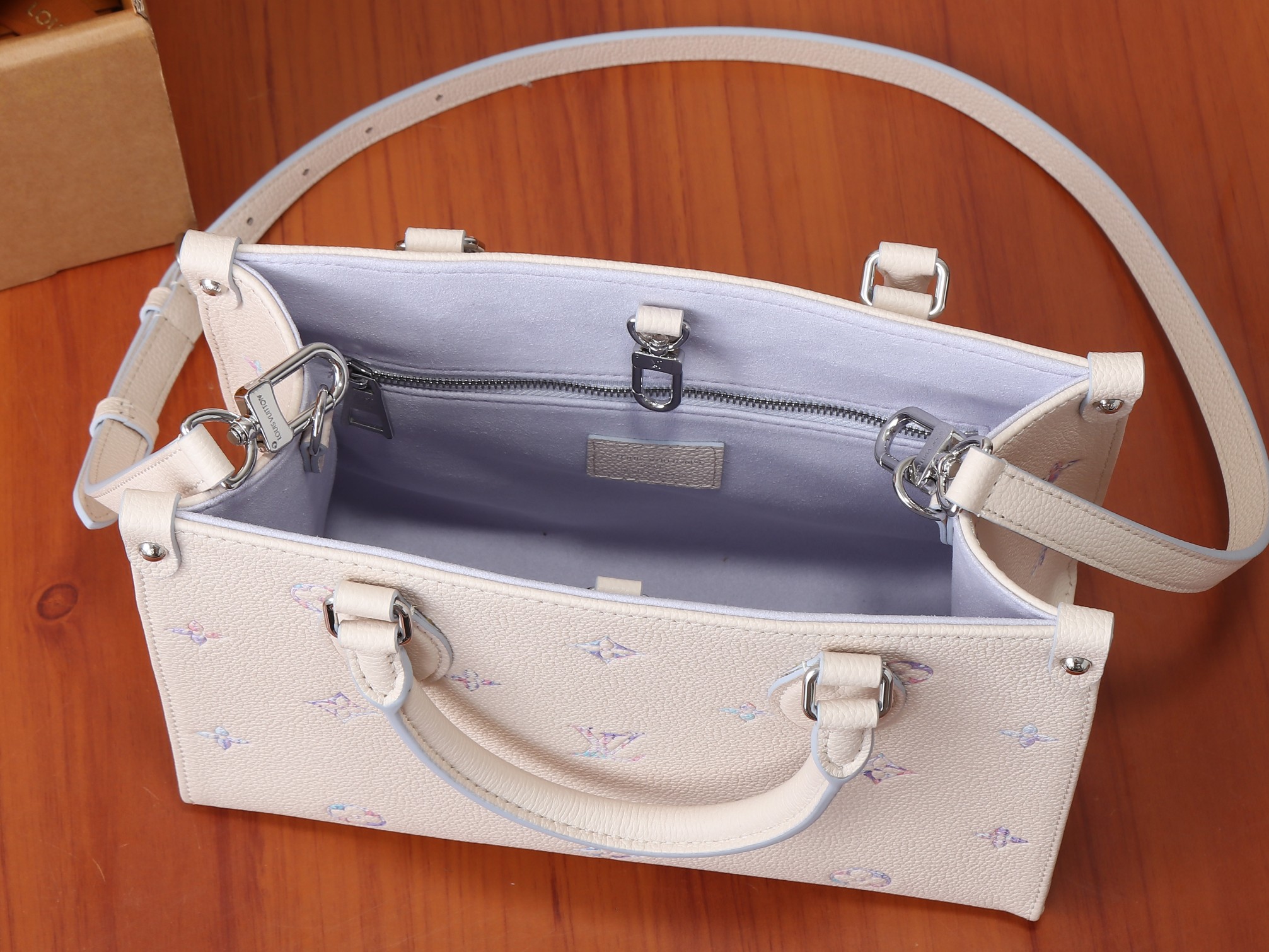 Louis Vuitton OnTheGo Small Handbag in Monogram Empreinte Leather - Image 8