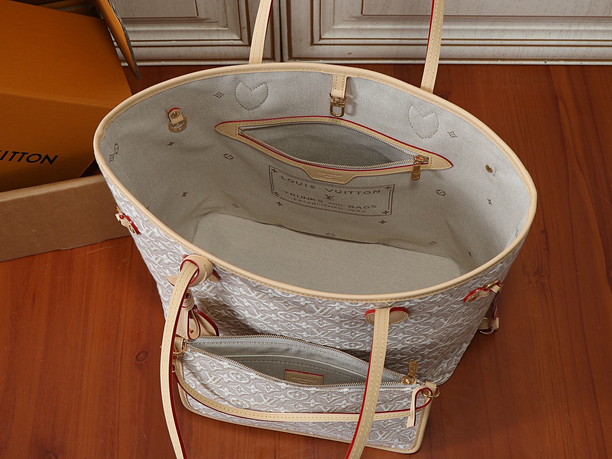 Louis Vuitton Neverfull MM Monogram Emblème Peuplier Tote Bag - Image 8