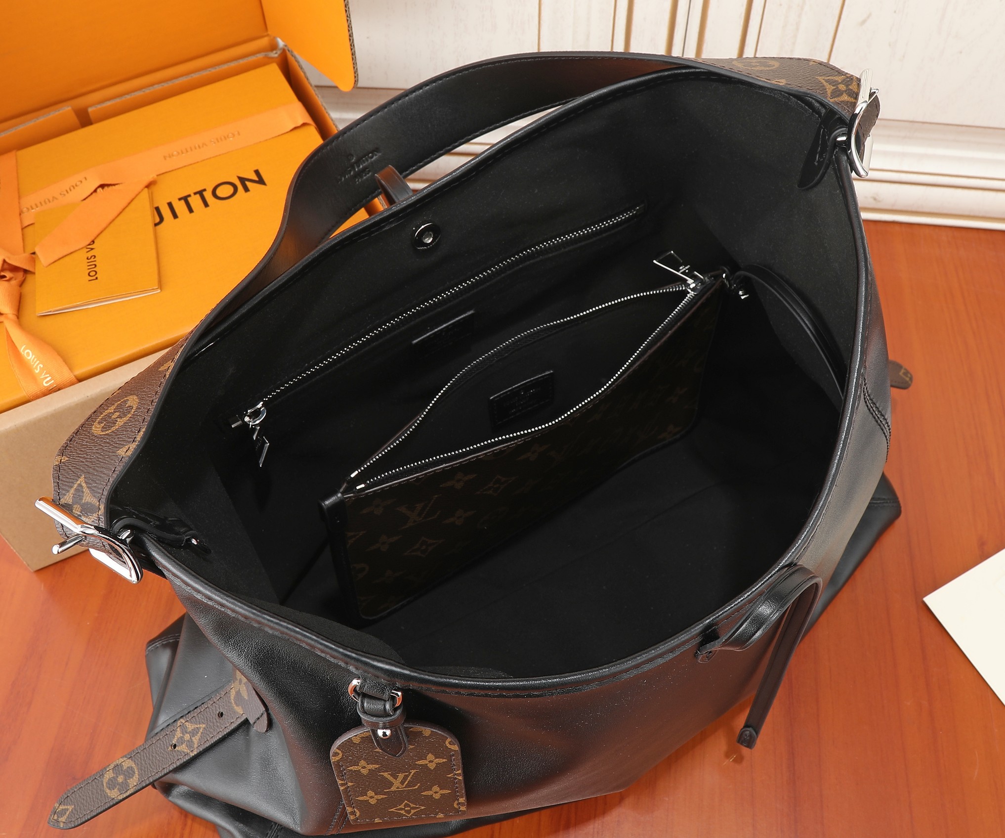 CarryAll Dark Medium Leather Handbag - Image 8
