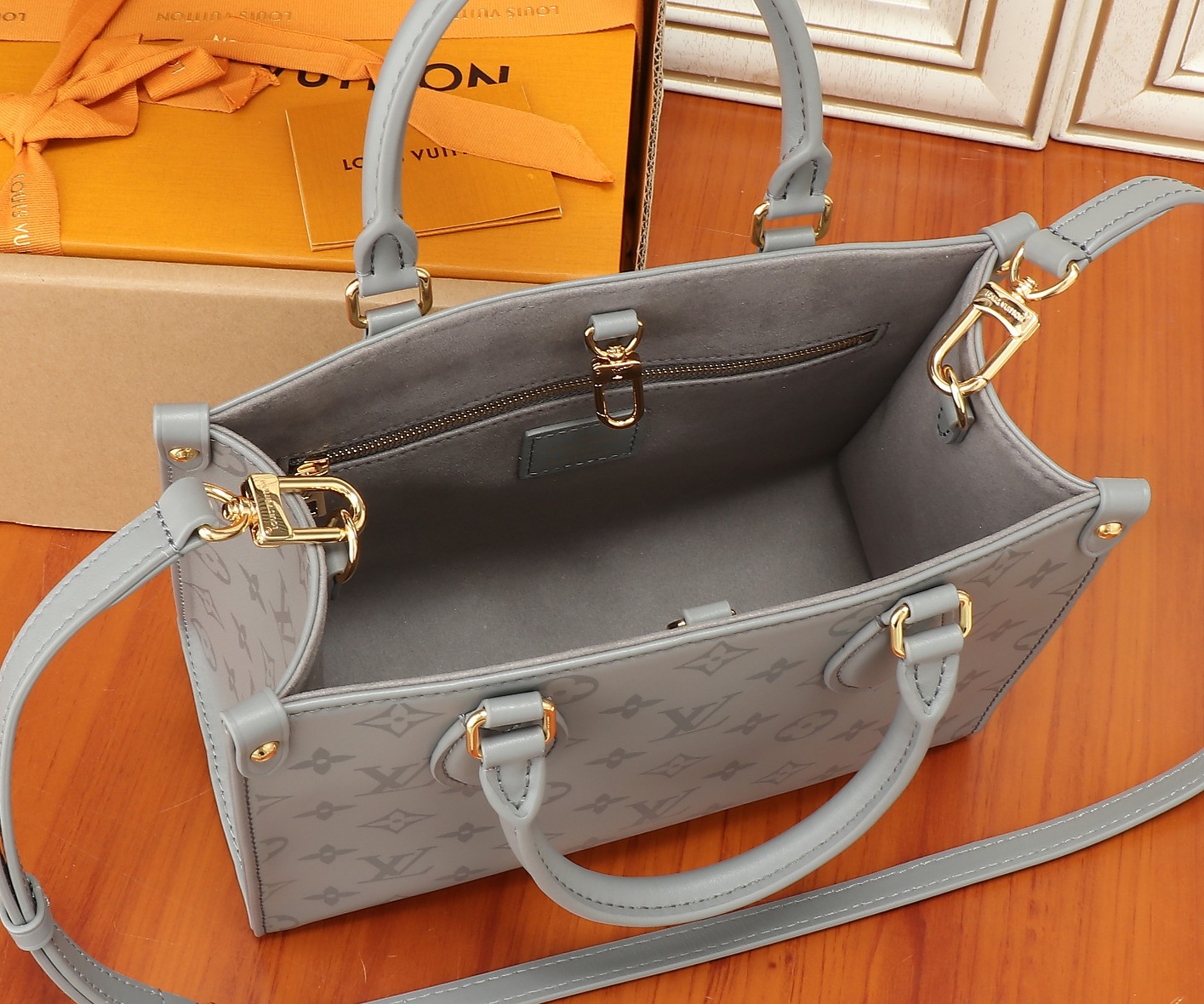 Louis Vuitton Monogram Ink OnTheGo Small Handbag - Image 8
