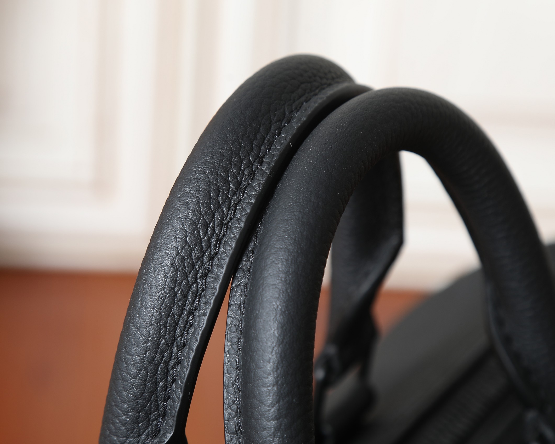 Louis Vuitton Keepall Bandoulière 35 Leather Travel Bag - Image 8