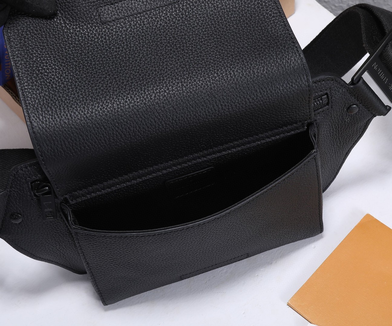 Louis Vuitton Aerogram Shoulder Bag M57081 - Image 8