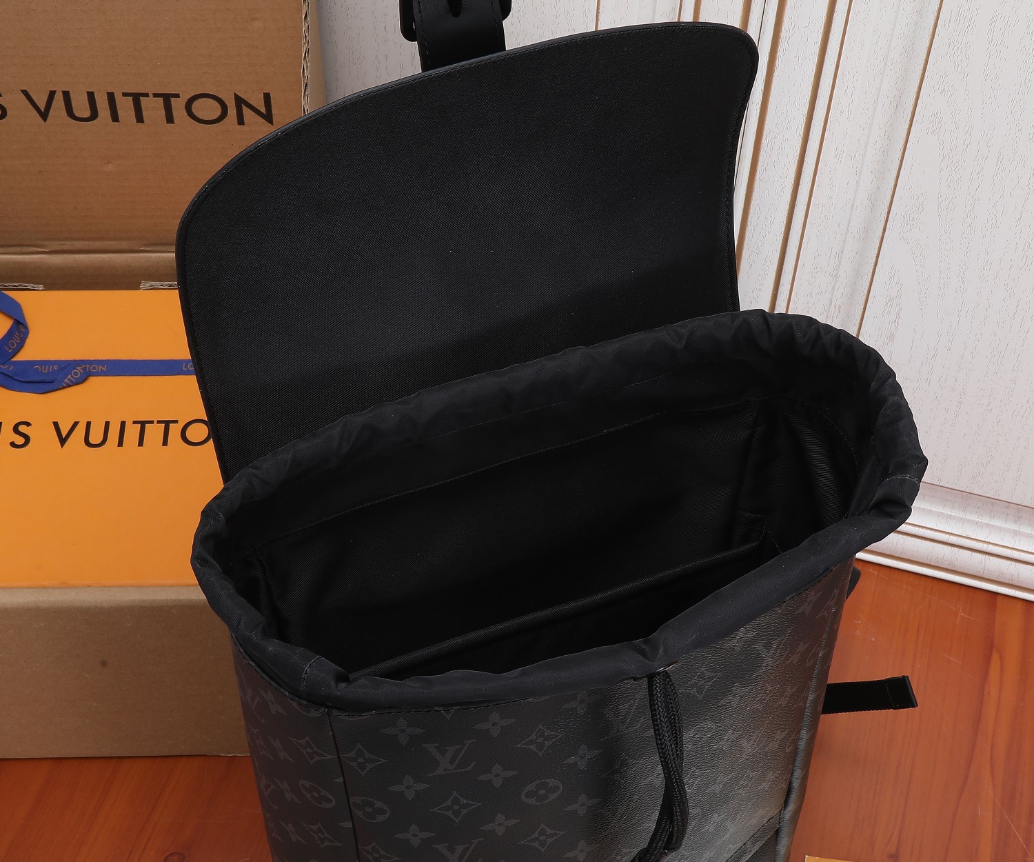 Louis Vuitton Saumur Shoulder Bag M45913 - Image 8