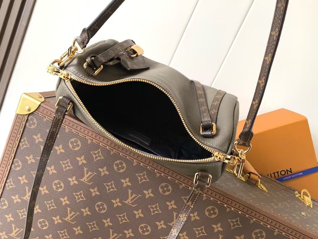 Louis Vuitton Express Small Handbag M26360 - Image 8