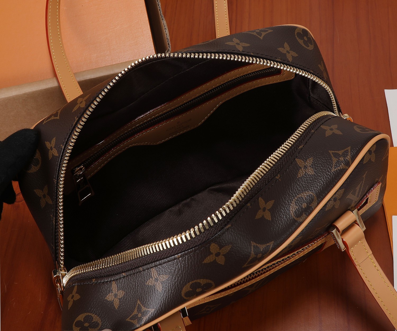 Cité Monogram Shoulder Bag, Model M46321 - Image 8
