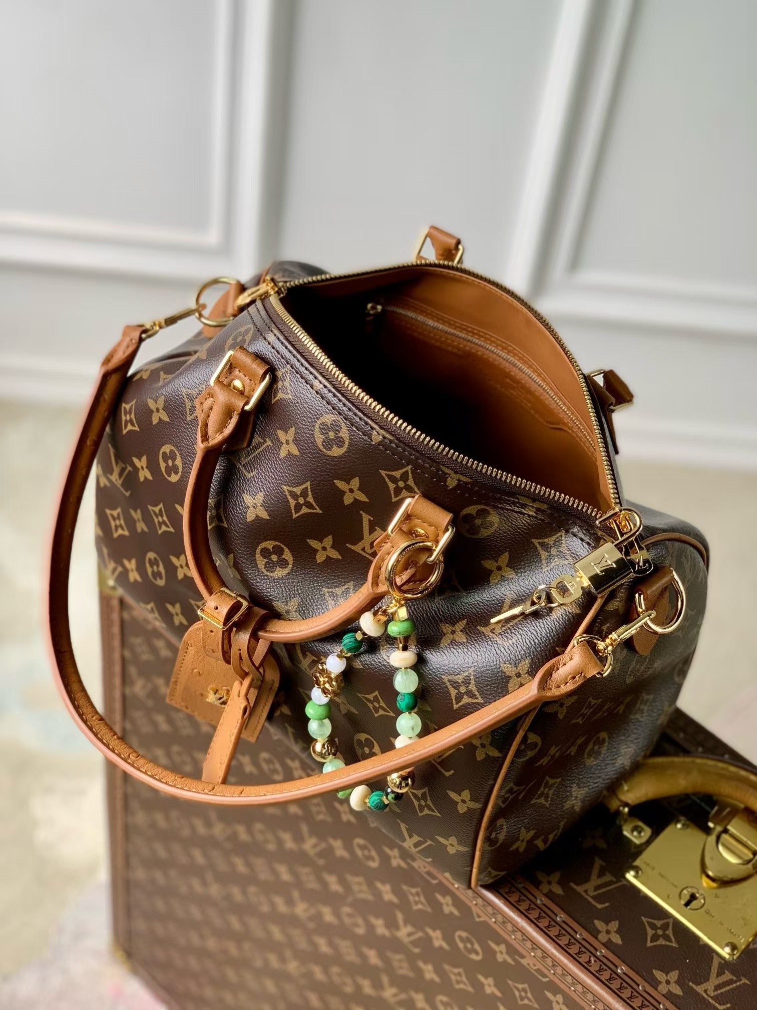 Louis Vuitton Speedy Soft 30 Handbag in Dark Monogram - Image 8