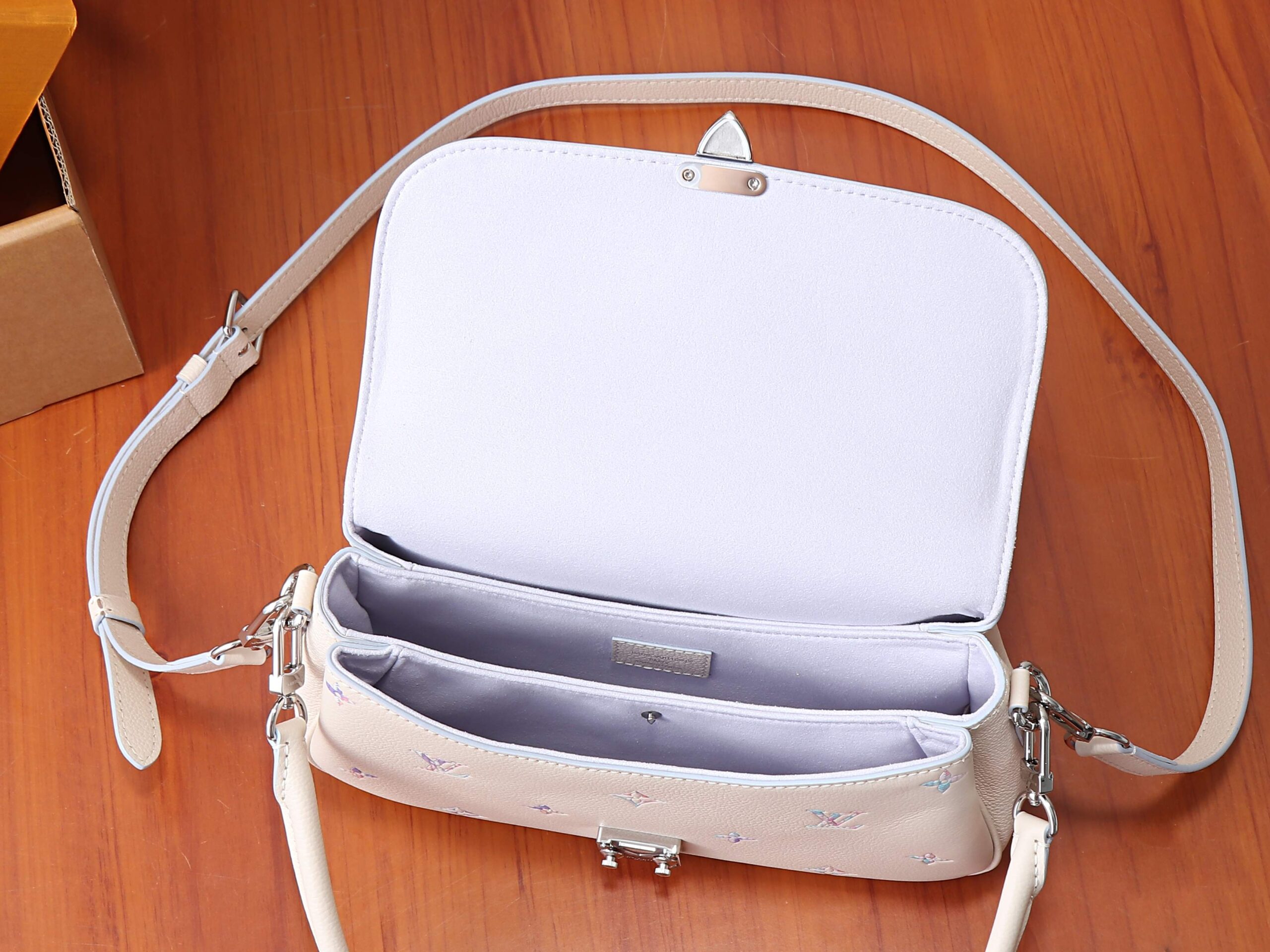 Louis Vuitton Pochette Metis Soft Small Handbag - Image 8