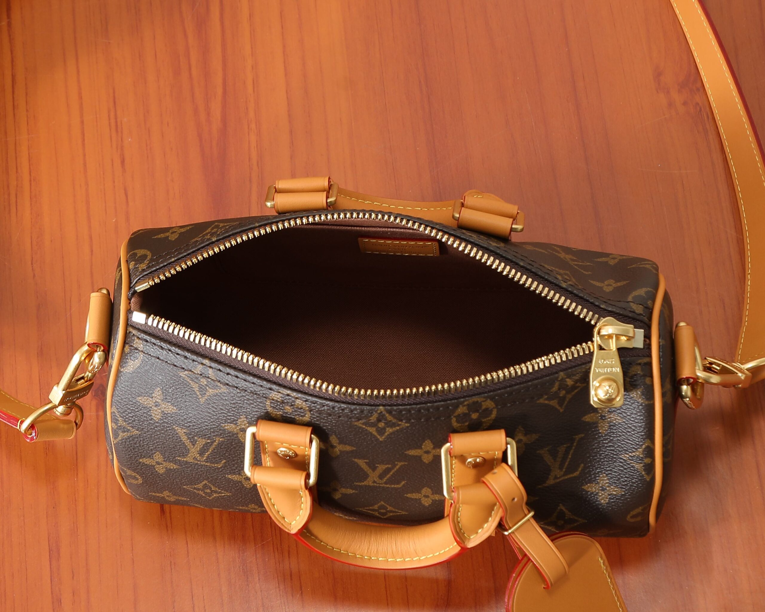 Louis Vuitton Keepall Bandoulière 25 Shoulder Bag M28957 - Image 8