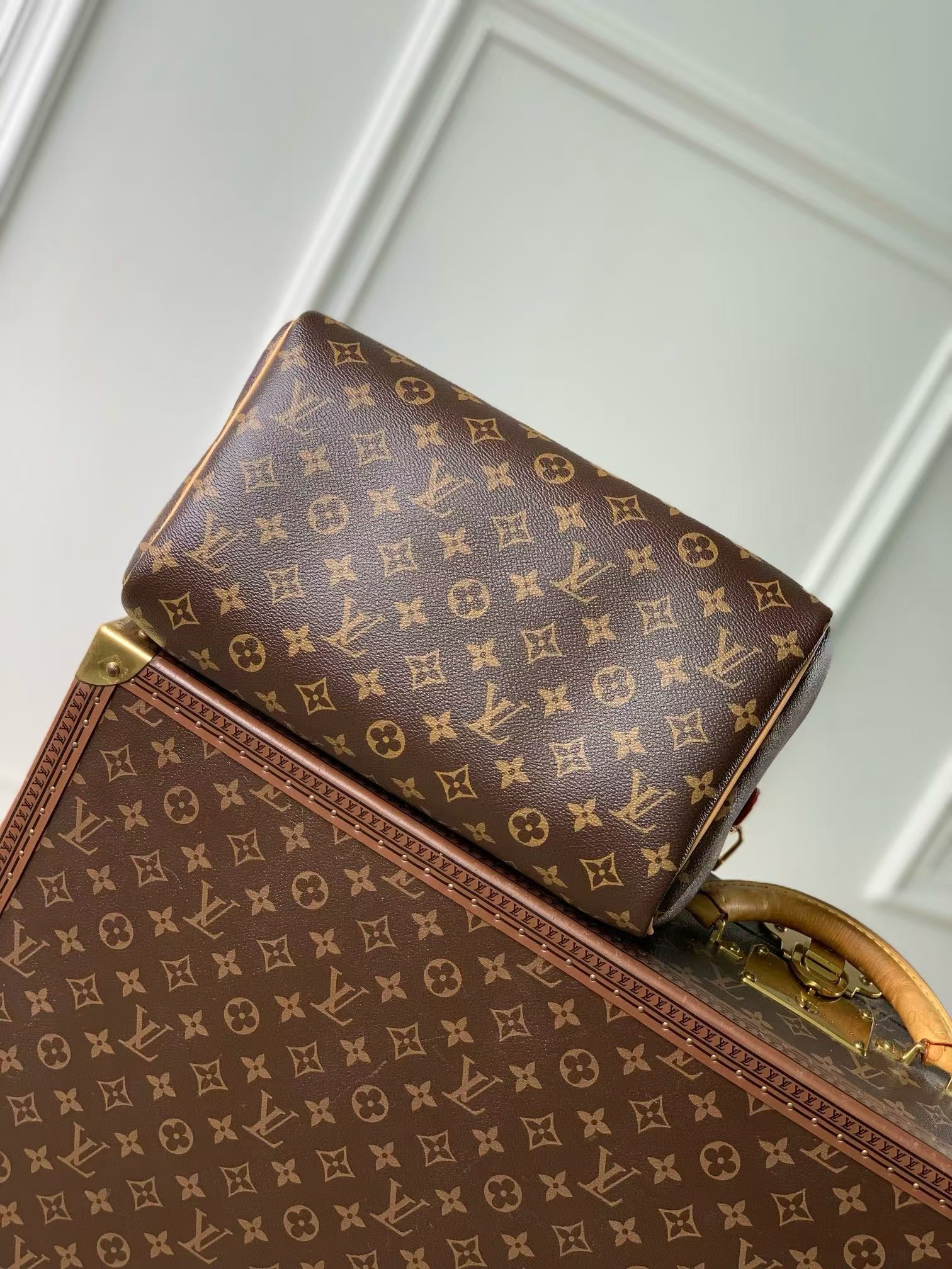 Louis Vuitton Speedy Soft 30 Dark Handbag - Image 8