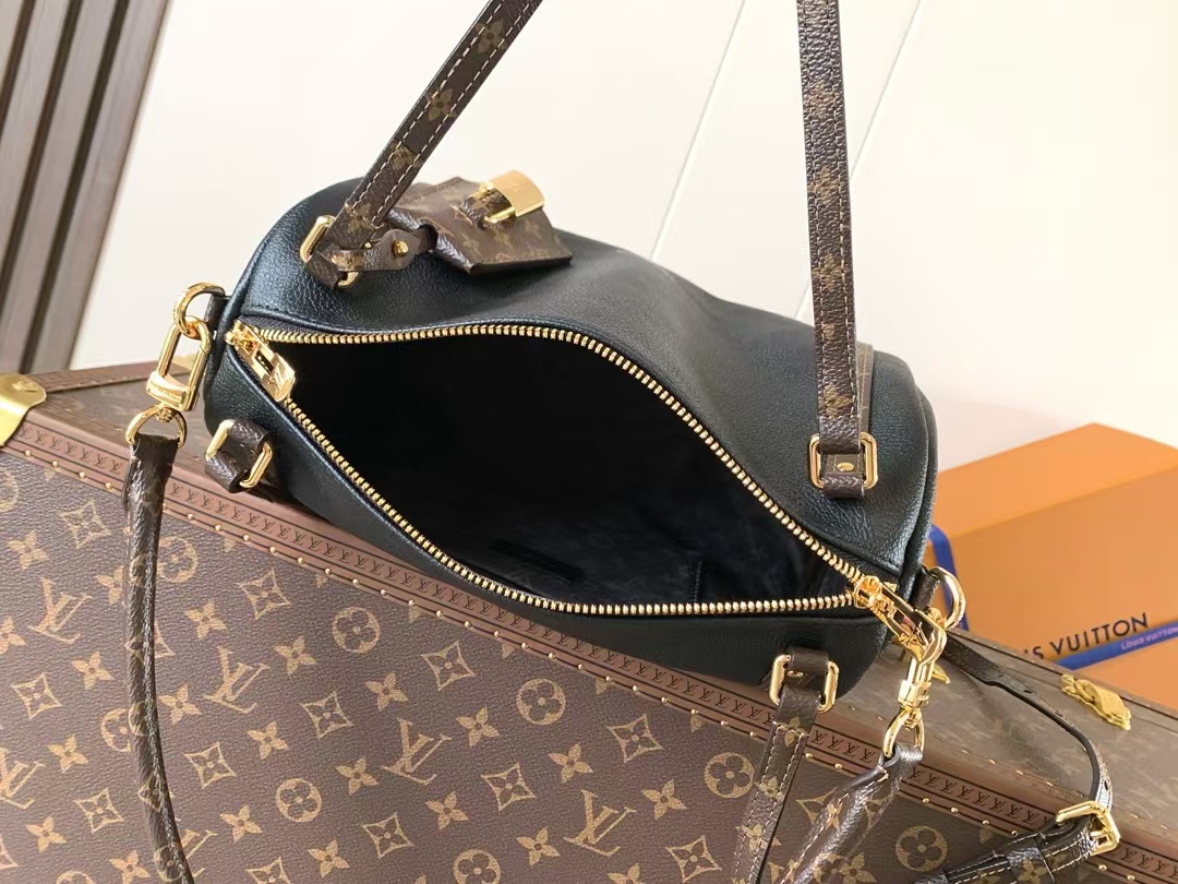 Express Small Handbag, Model M26039 - Image 8