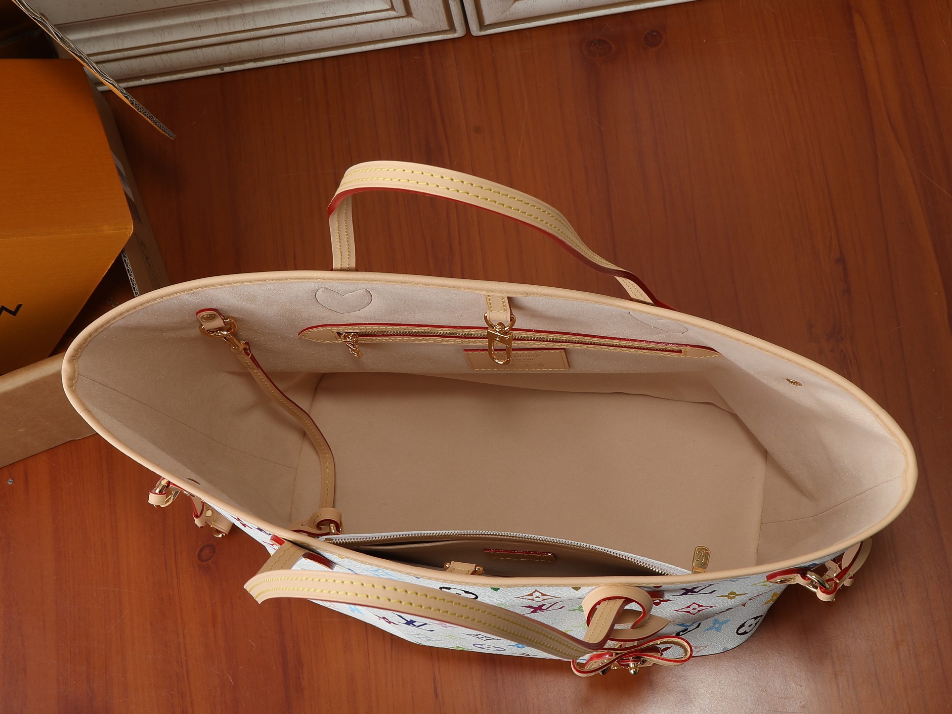 Louis Vuitton Neverfull MM Monogram Tote Bag with Anniversary Details - Image 8