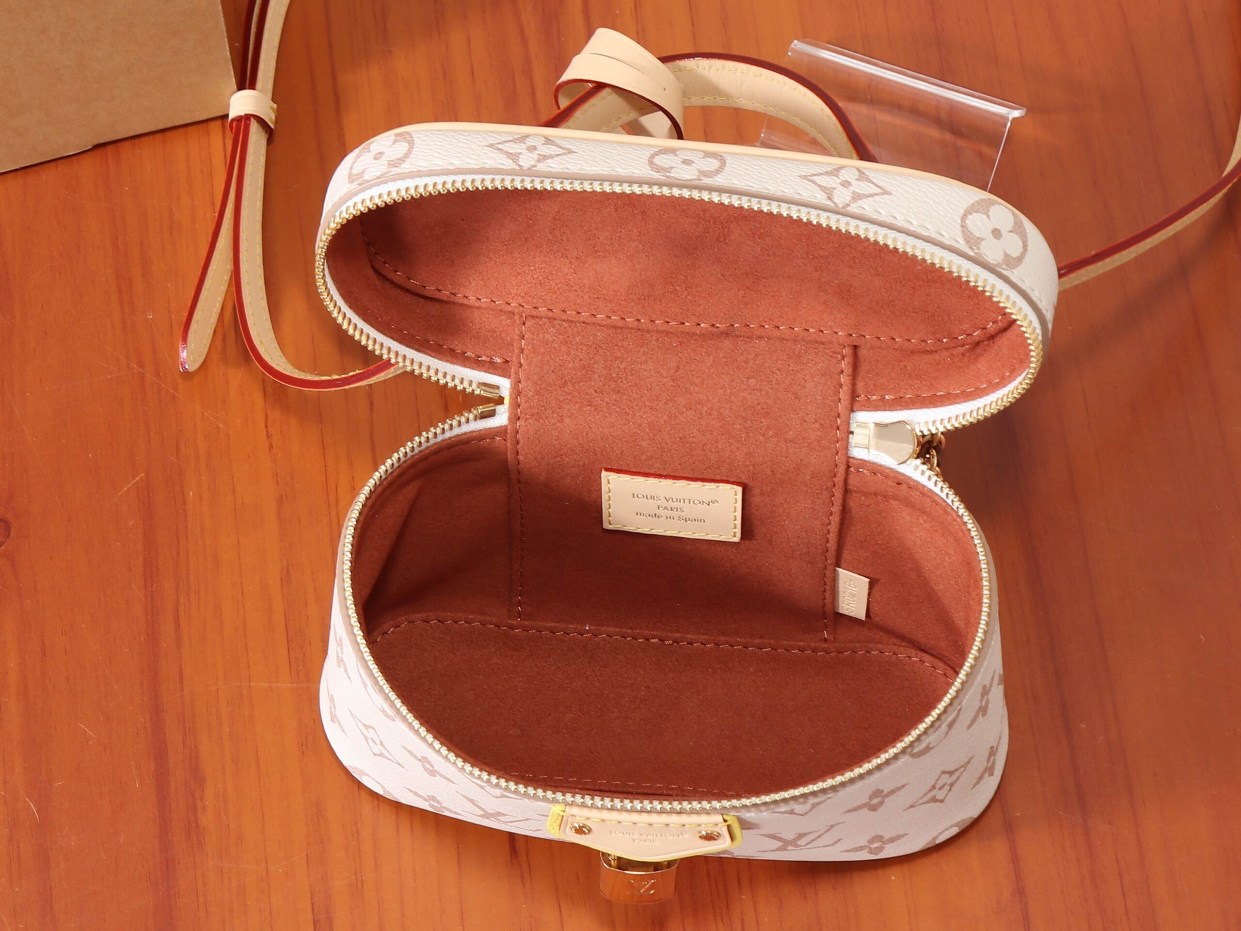Louis Vuitton LV Crafty Vanity Chain Pouch - Image 8