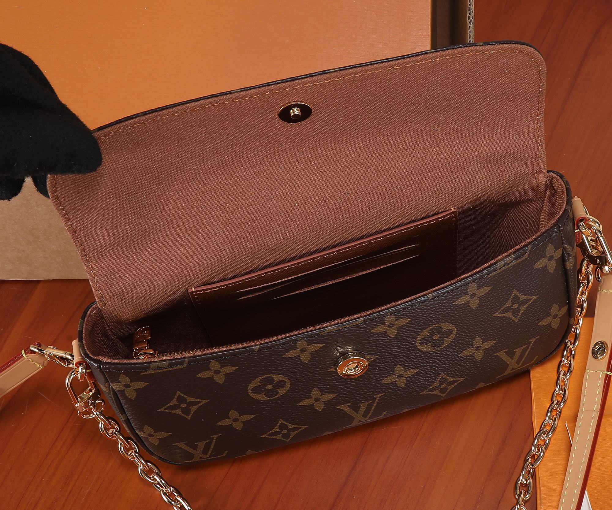 Louis Vuitton Wallet On Chain Ivy Crossbody Bag - Image 8