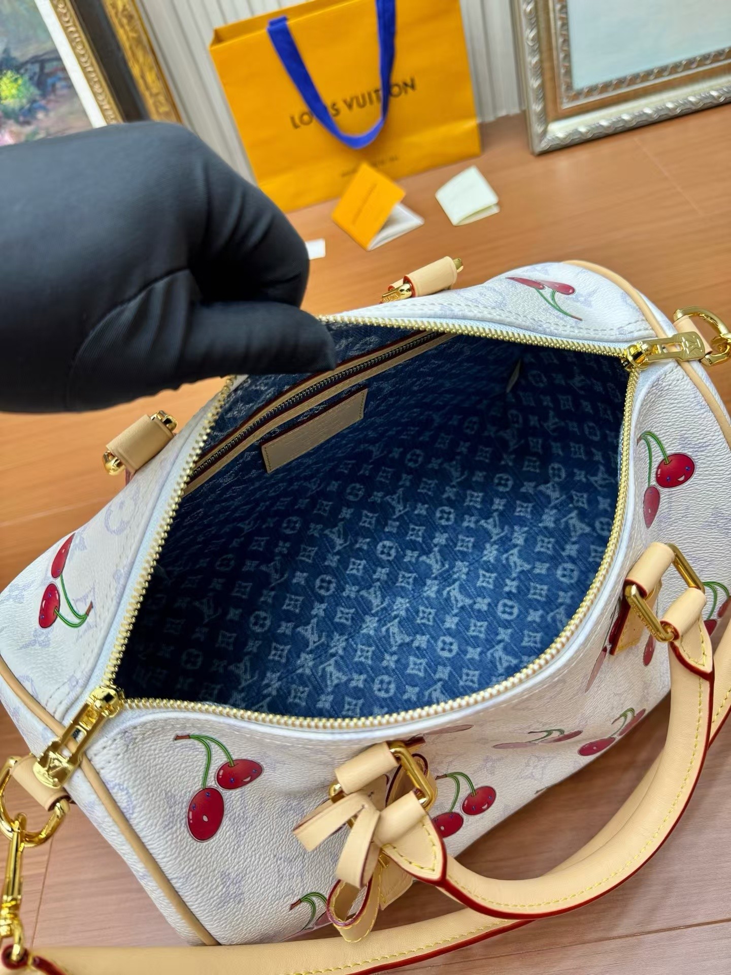 Louis Vuitton Speedy Soft 30 Handbag - Image 8