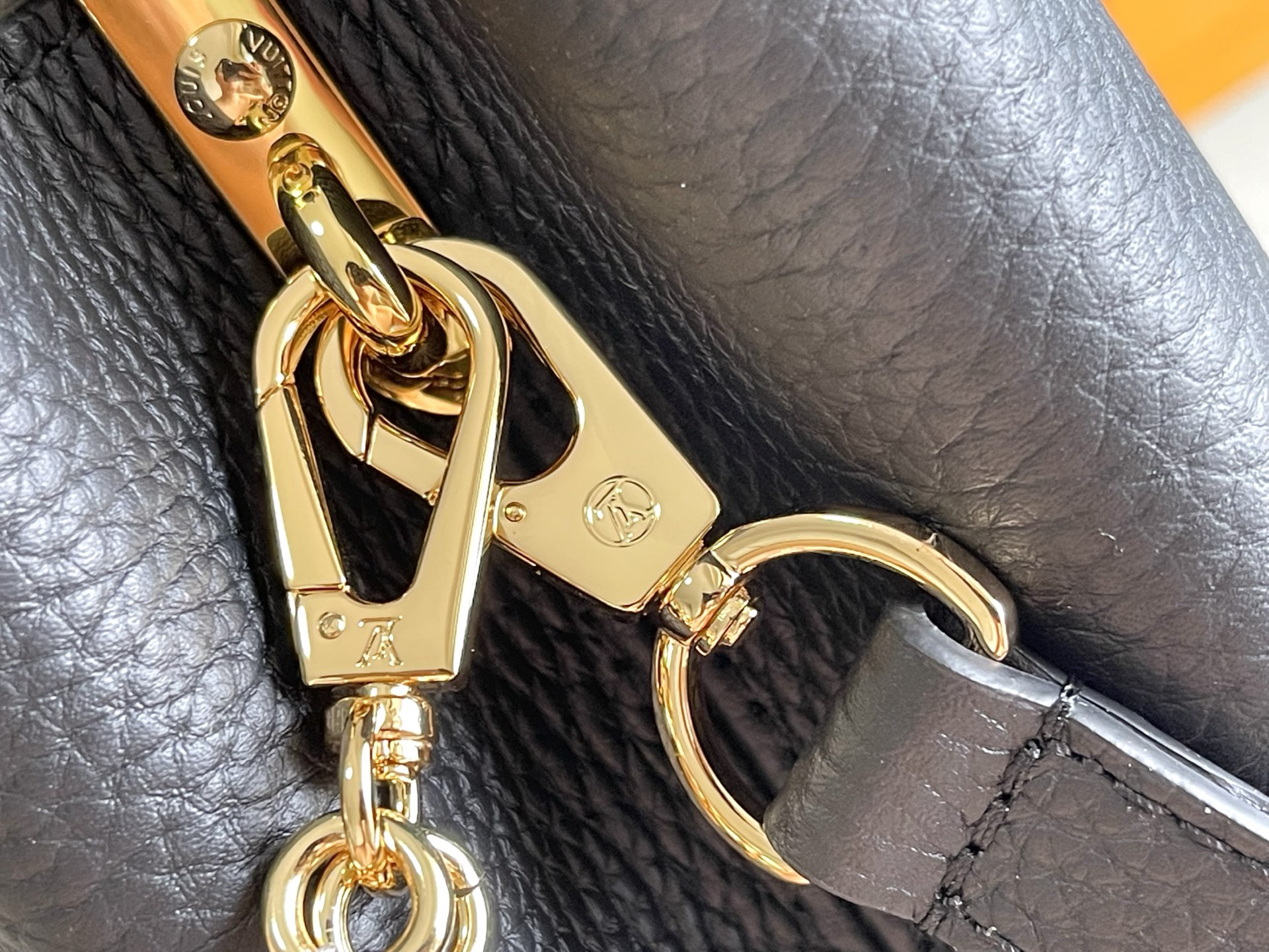Louis Vuitton Capucines Small Taurillon Leather Handbag - Image 8