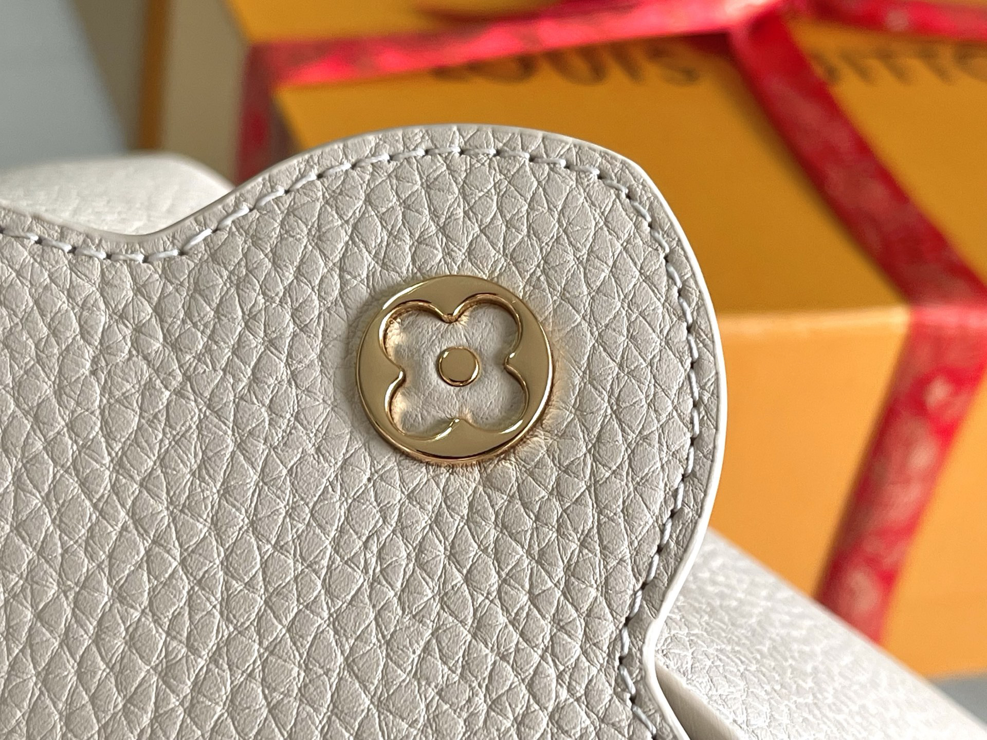 Louis Vuitton Capucines BB Handbag in White Cow Leather - Image 8